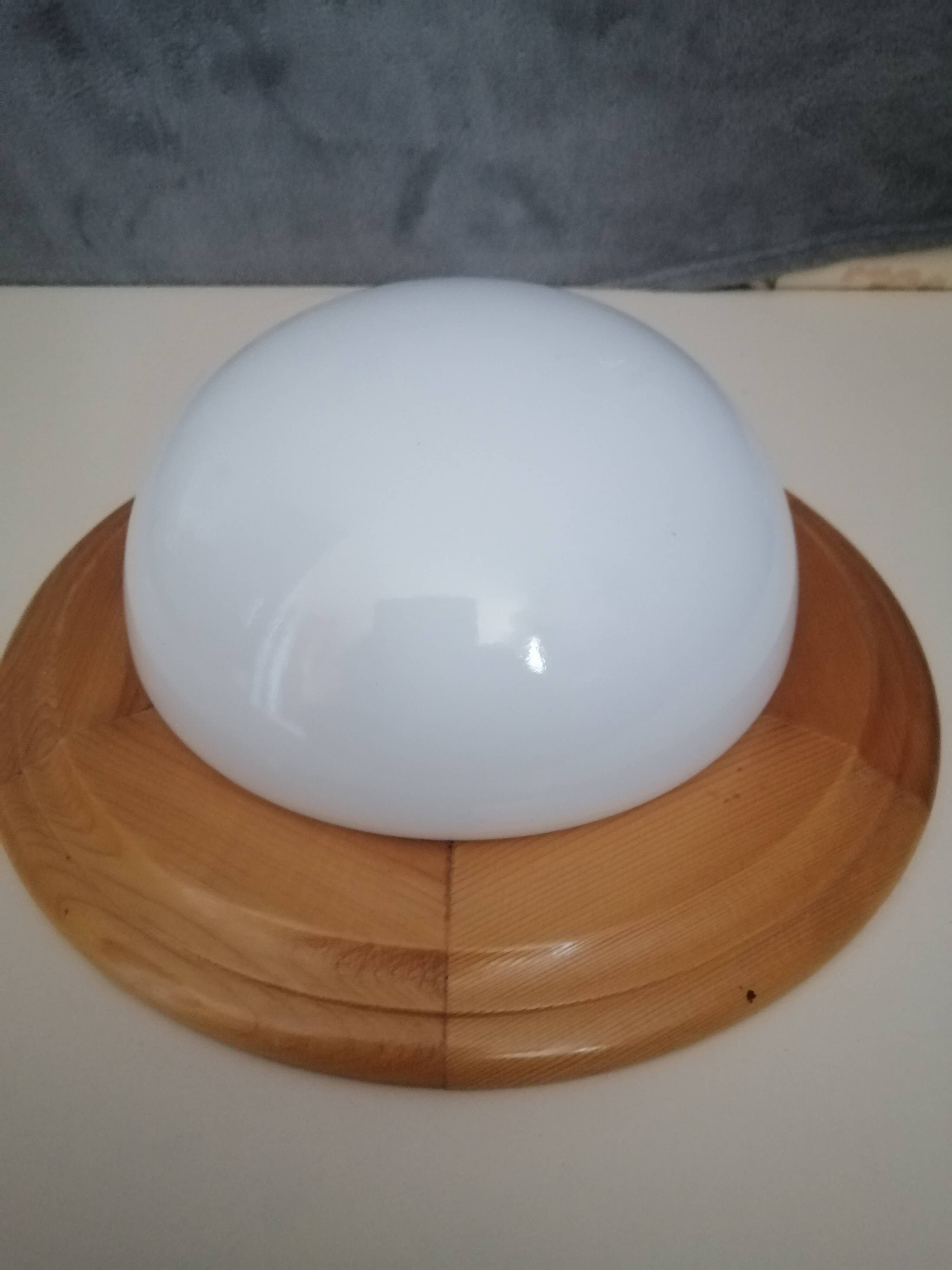 Plafonnier applique en bois et opaline