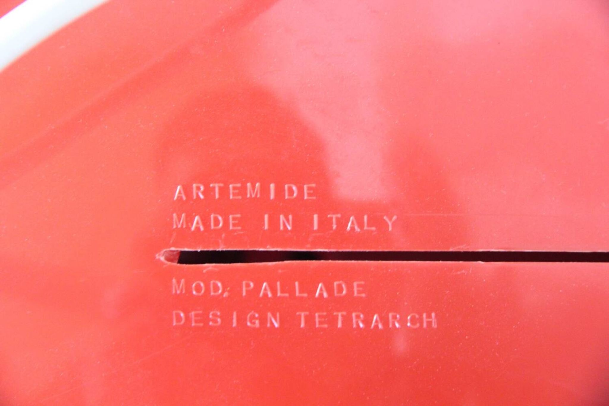 Lampe Artemide Pallade rouge, années 70