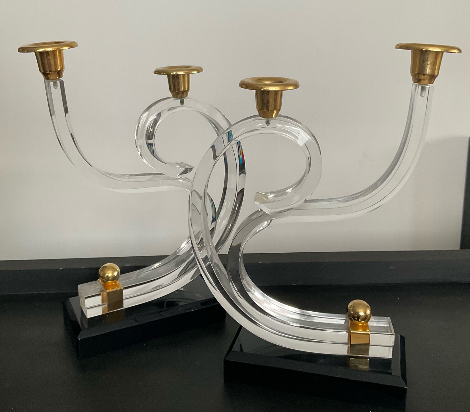 Pair of Hollywood Regency candlesticks in lucite and brass