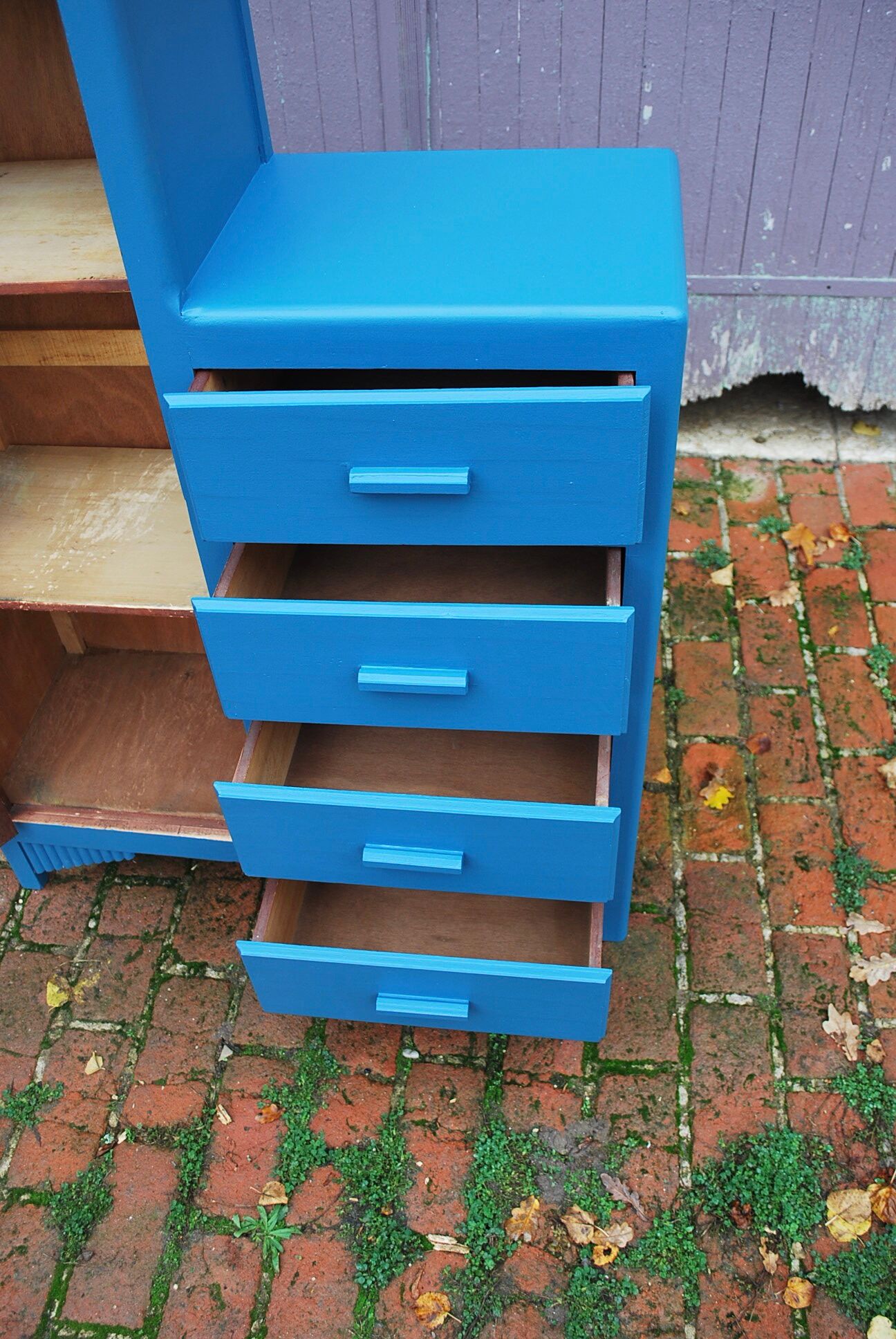 Asymmetrical cabinet