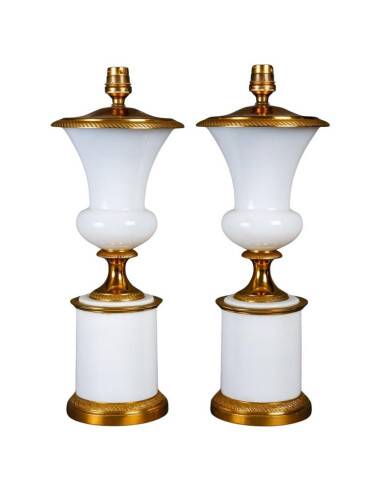 Paire de lampes en opaline de forme Médicis, début du XXème siècle