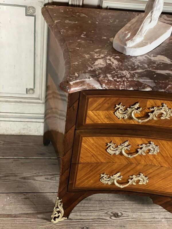 Commode en placage de bois de rose et palissandre, bronze doré, marbre de Rance, Louis XV