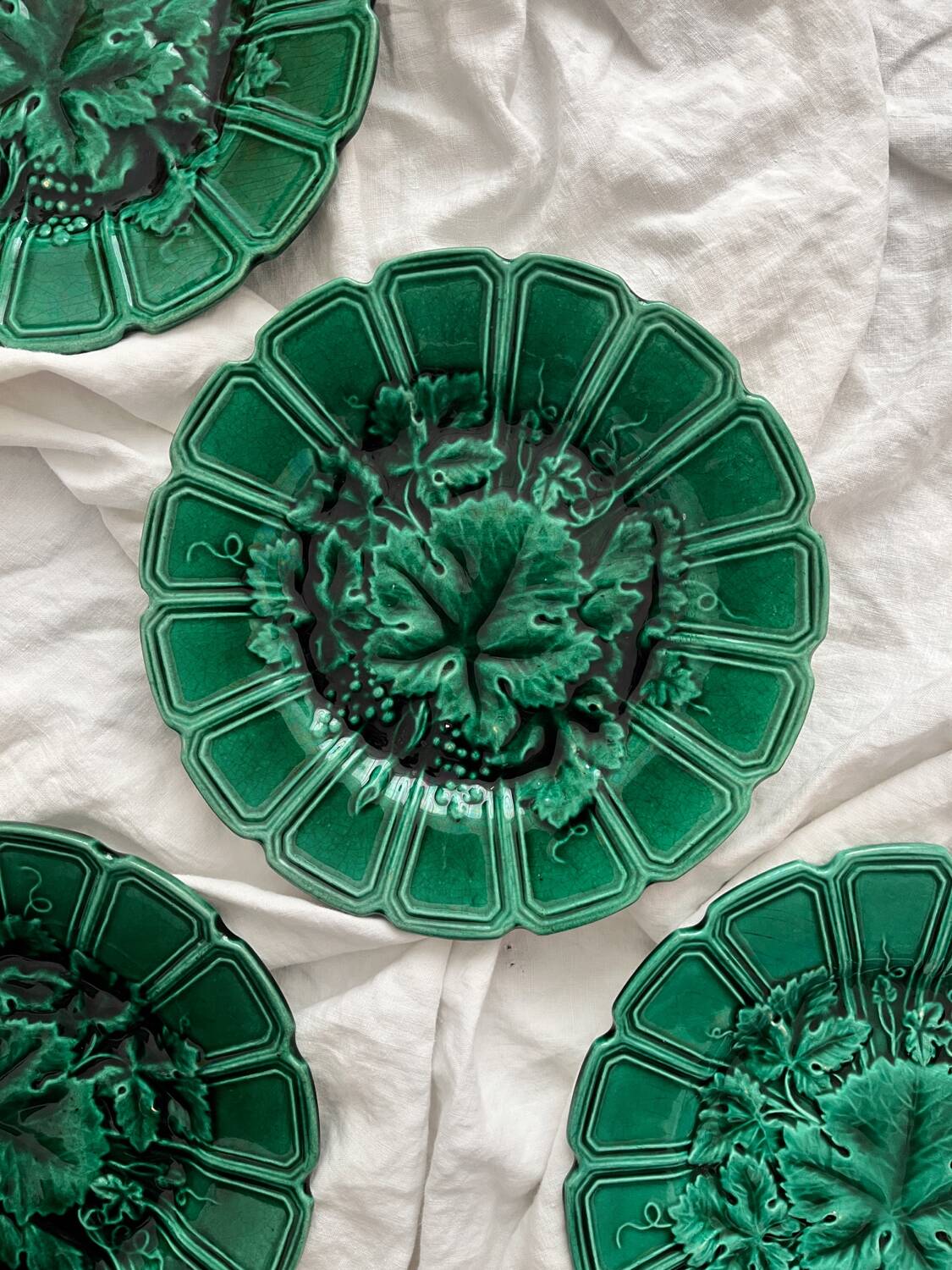 4 old plates in Sarreguemines vine leaf slip