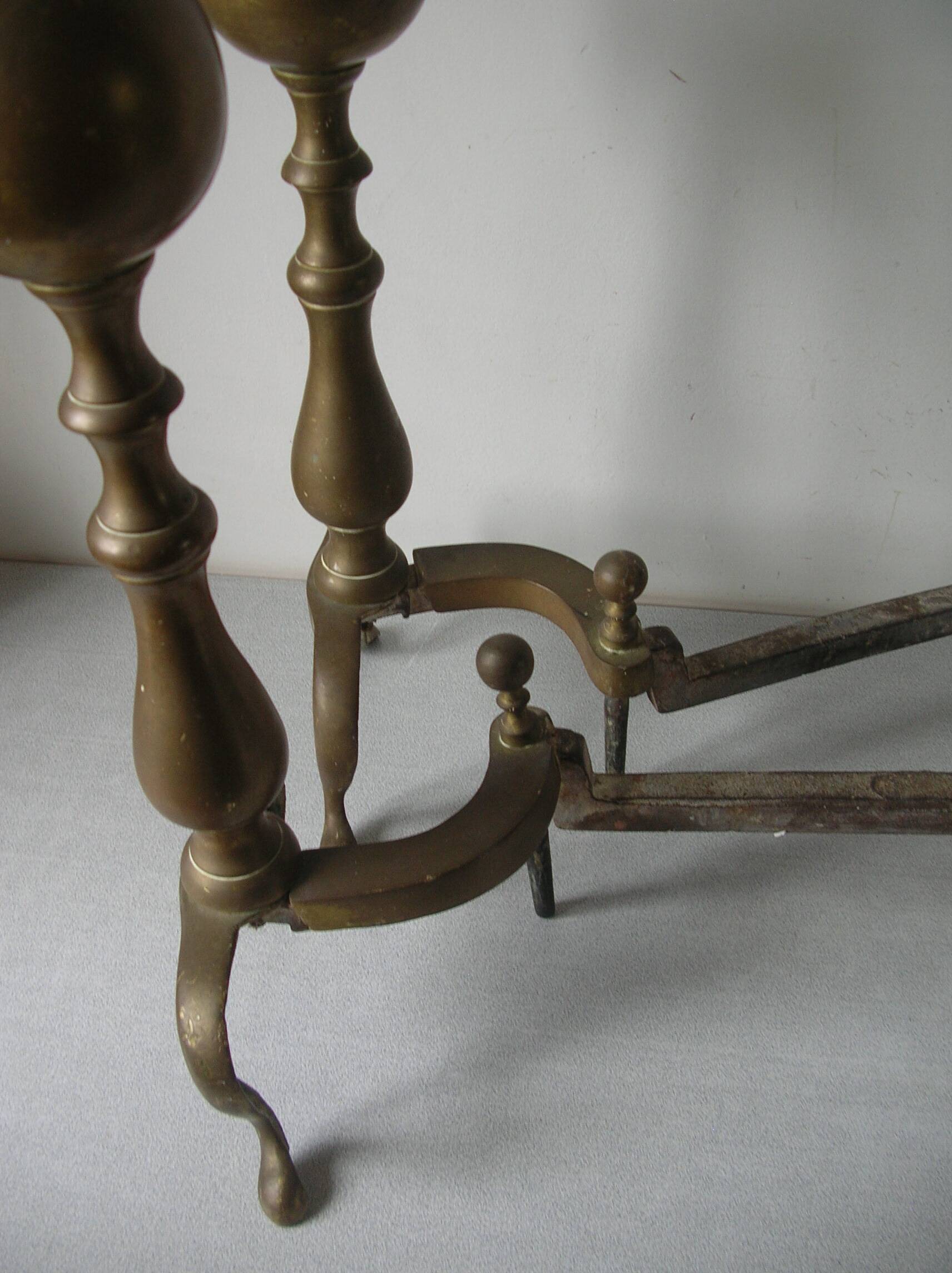 Old pair of articulated andirons in brass and metal 48 cm fireplace accessory