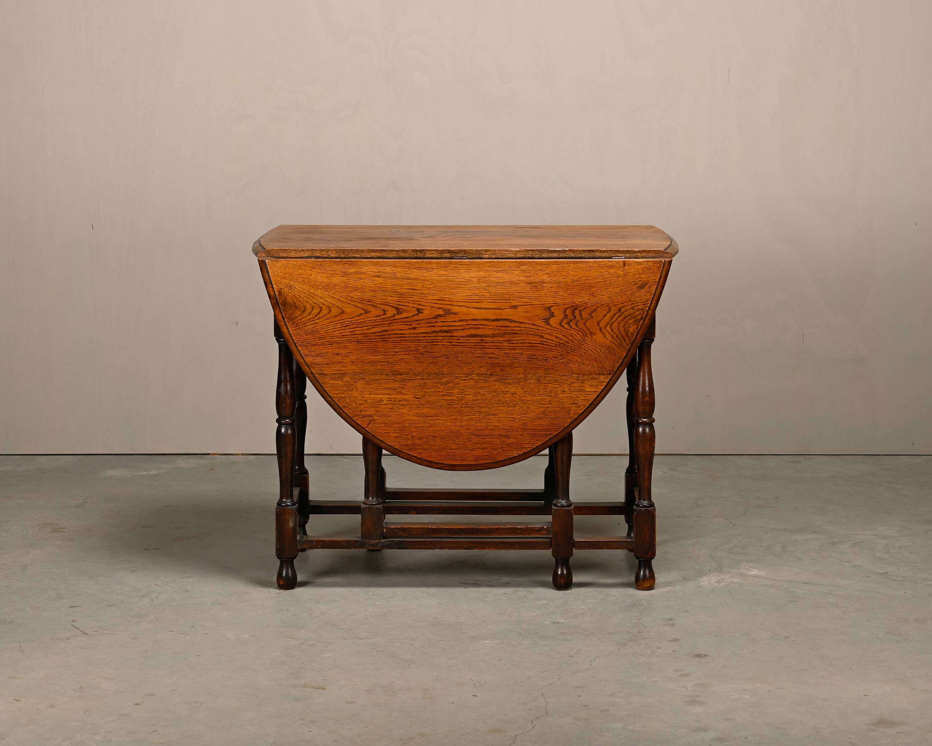 Antique English oval Gateleg Table in solid Oak, Late 19th Century