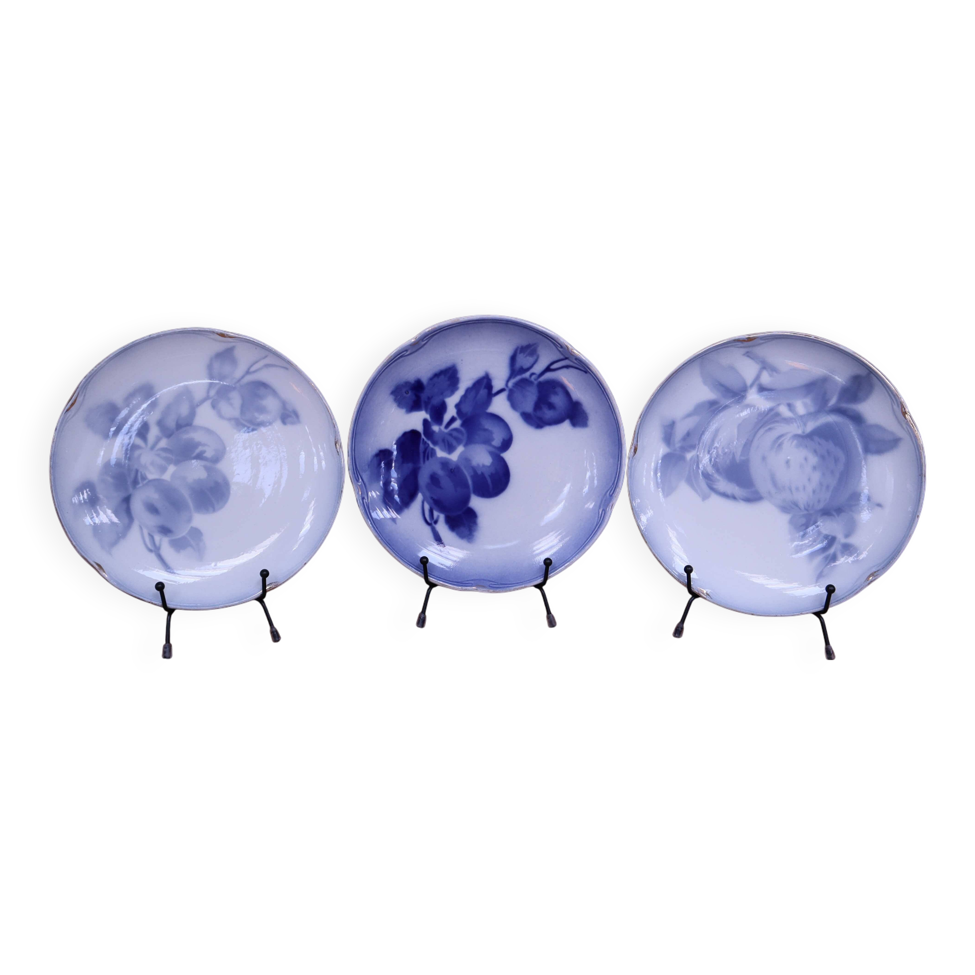 Set of 3 Lunéville K&G Blue flat plates with fruit patterns