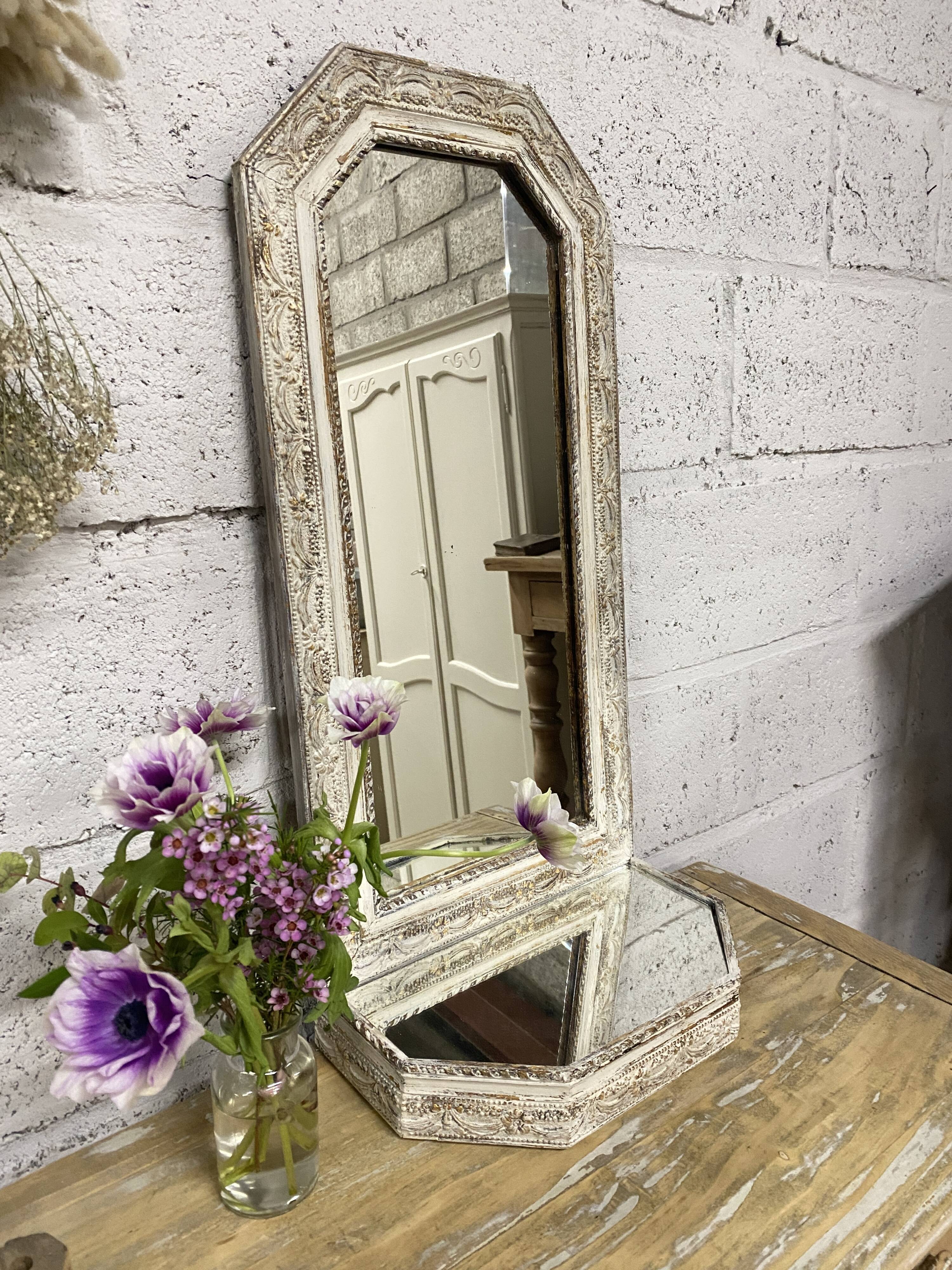 Double-sided tabletop mirror