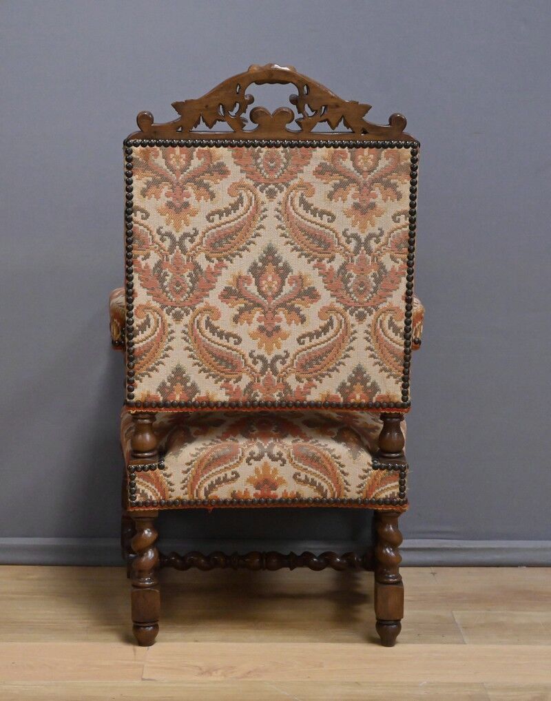 Ornamental armchair in oak, Louis XIII style – Early 20th century