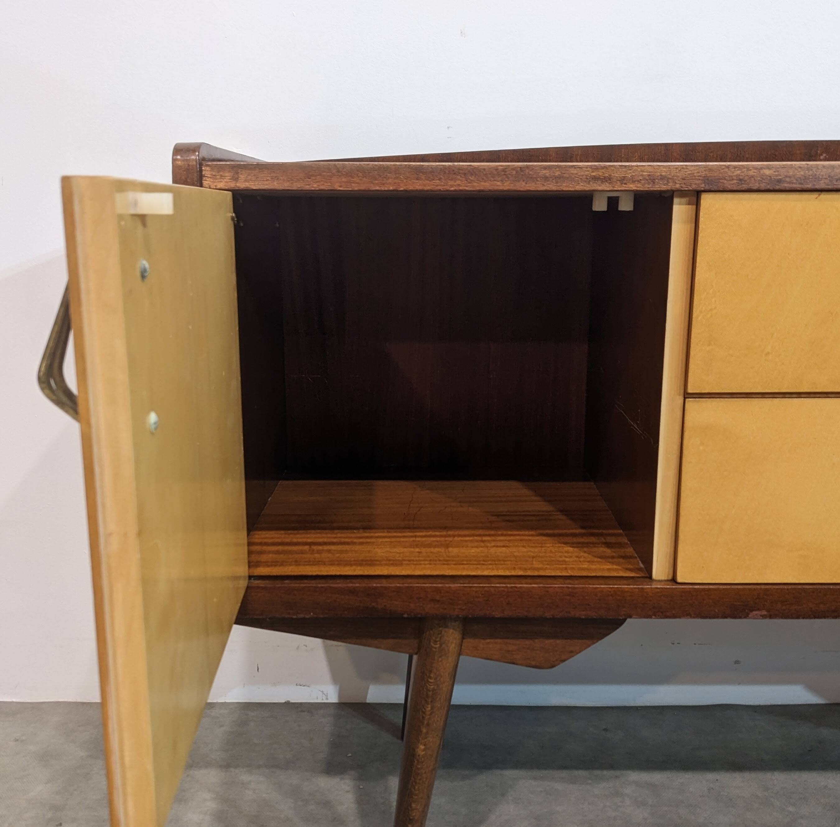 Mid-century sideboard in rockabilly style.