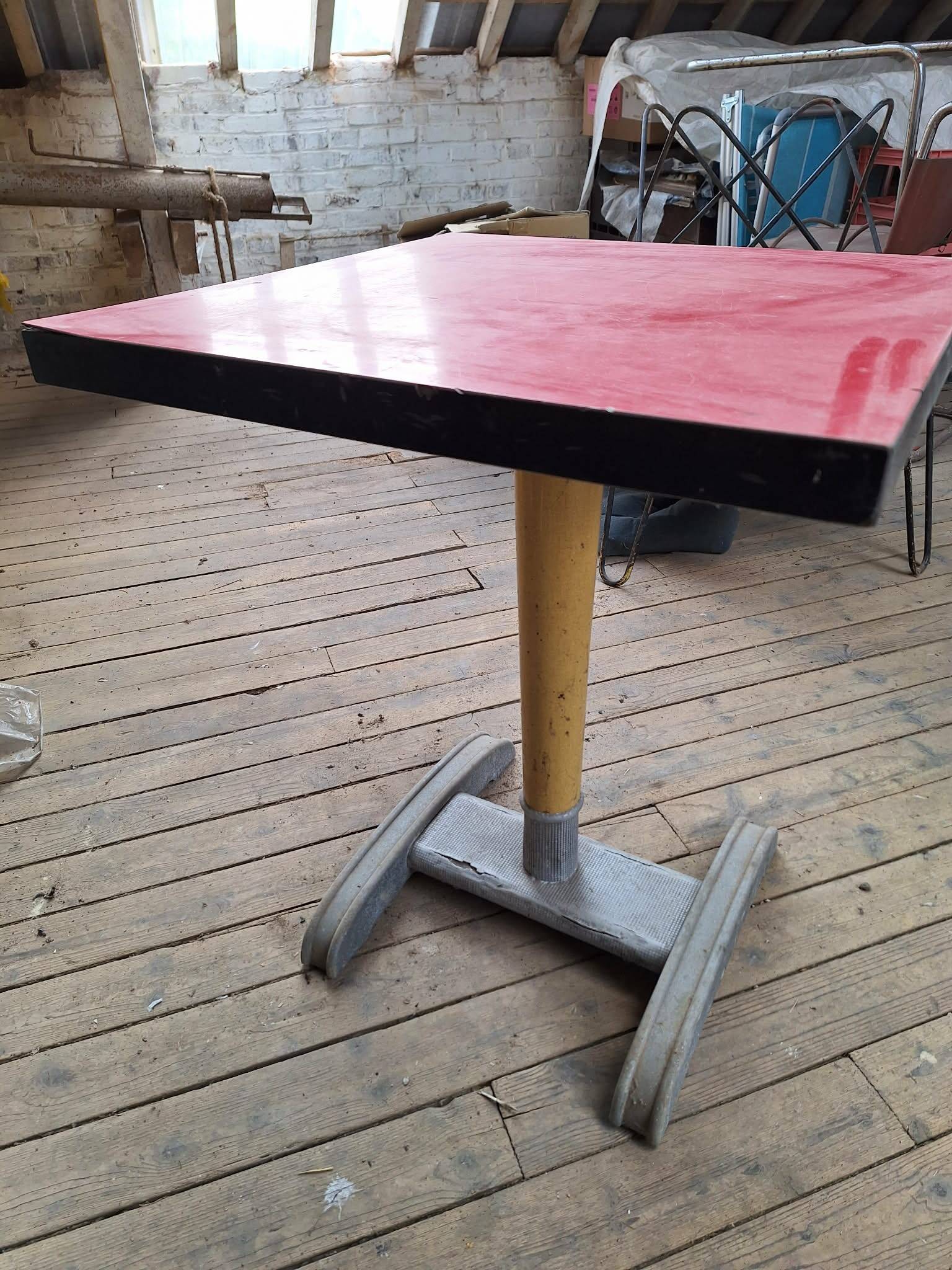 Table de bistrot