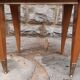 Table de chevet en bois vernis en placage