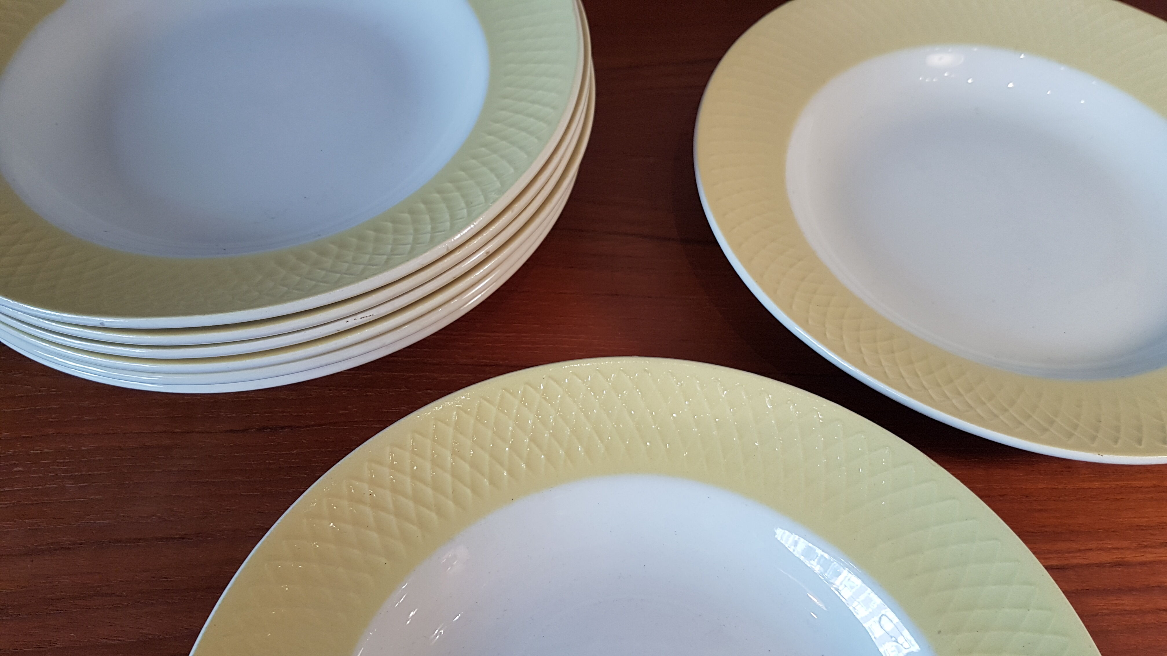 8 soup plates from the 1950s