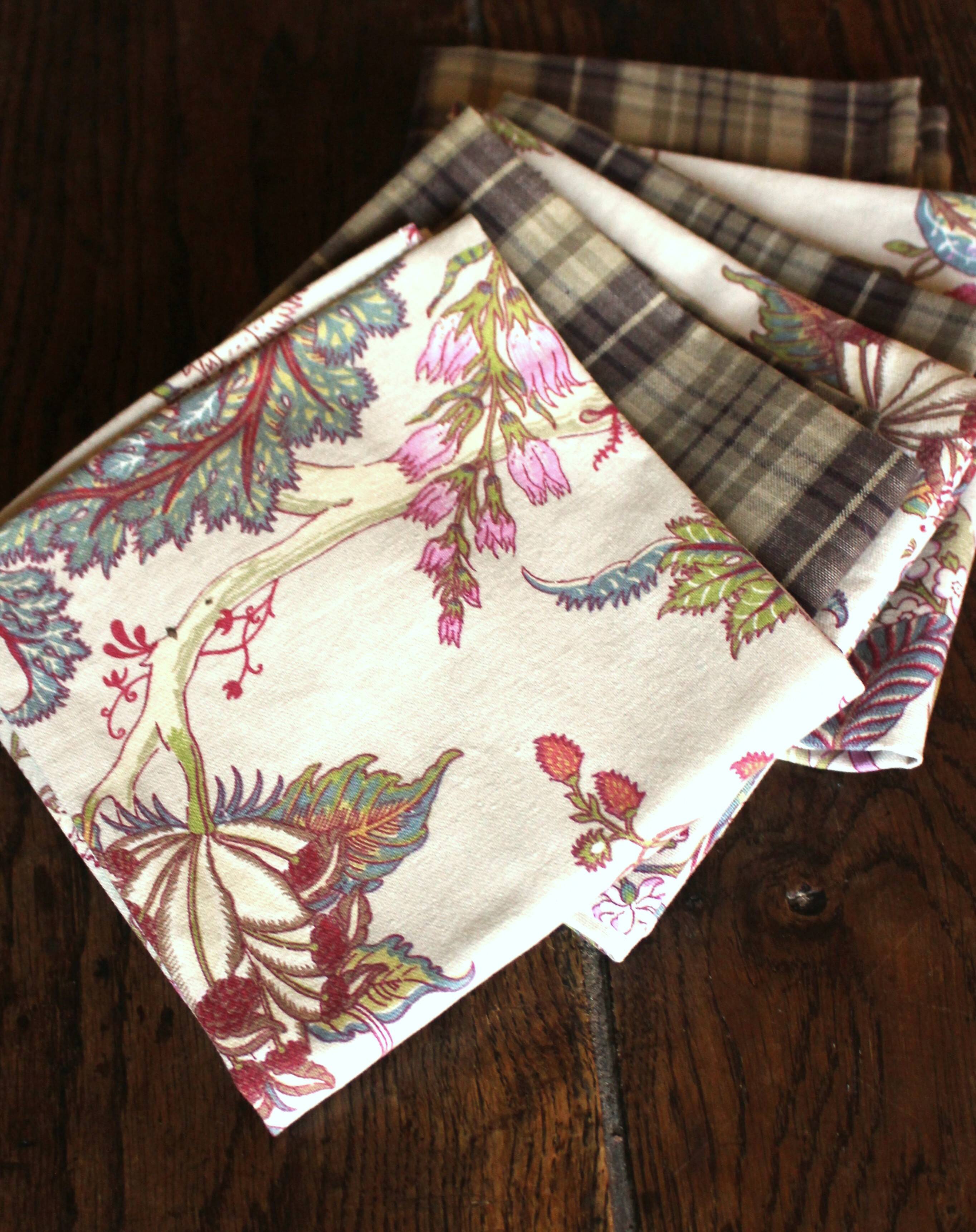 6 brown checkered table napkins with vintage flowers