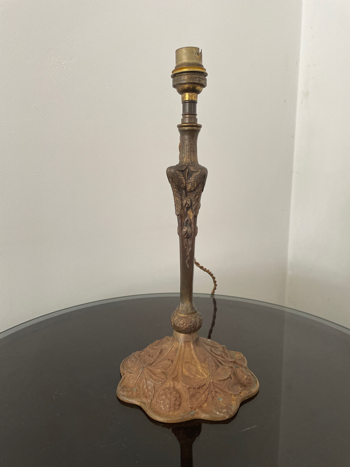 Art Nouveau lamp 1900 in bronze.