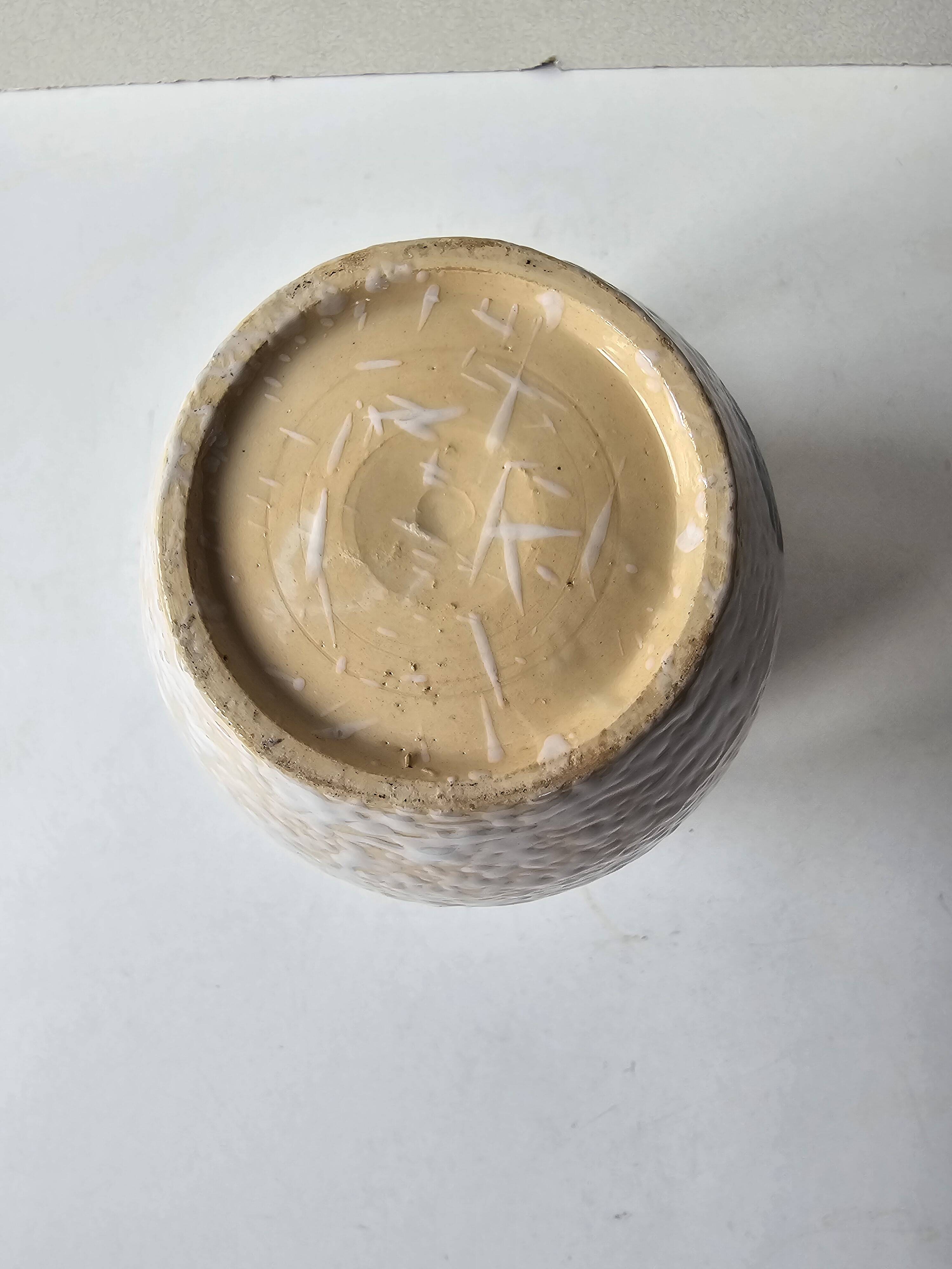 Ceramic vase with geometric pattern (Pablo Sanguino)