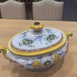 Hand-painted faience soup tureen from Deruta – Italy