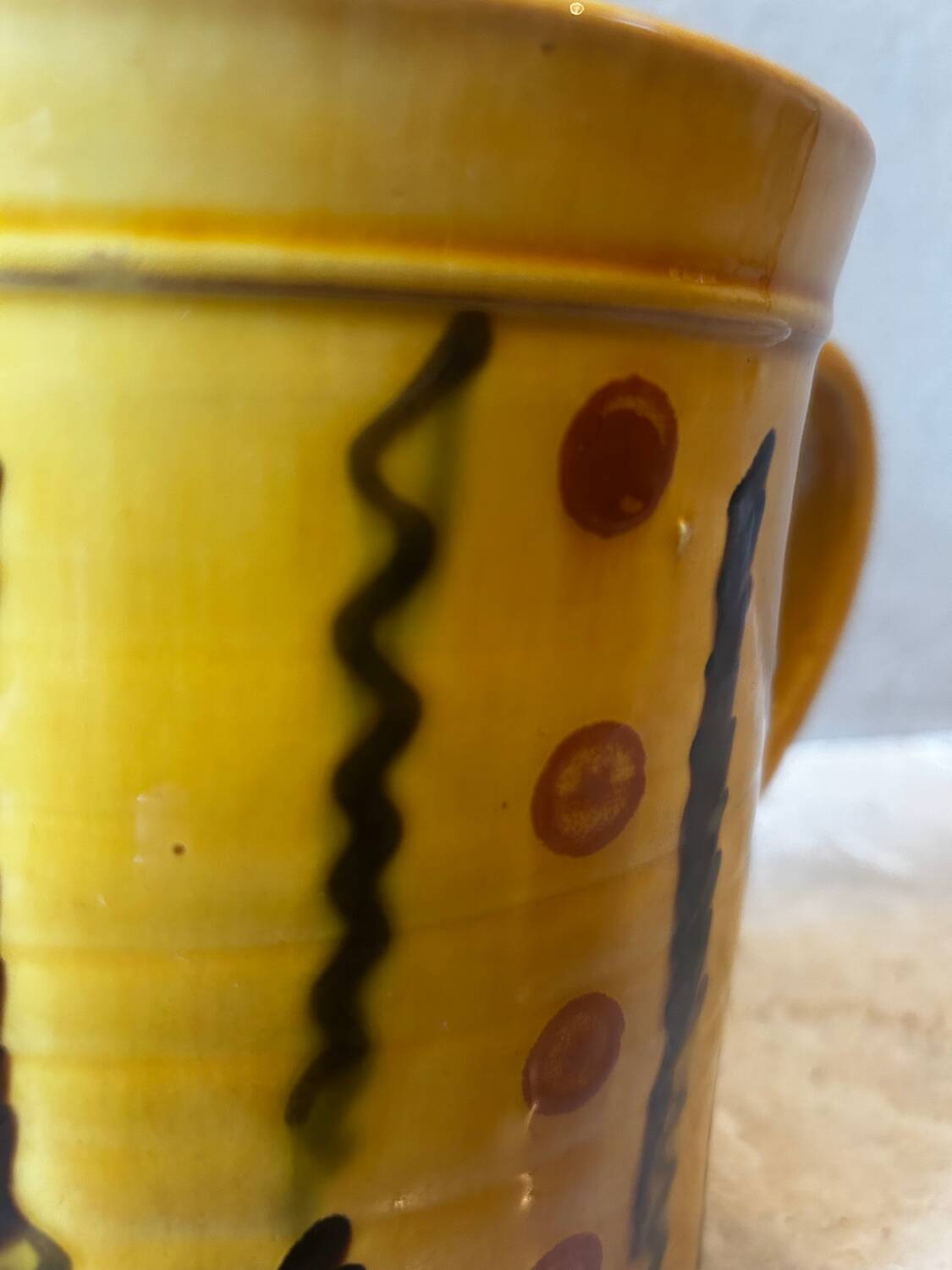 Clay jug from Cliousclat