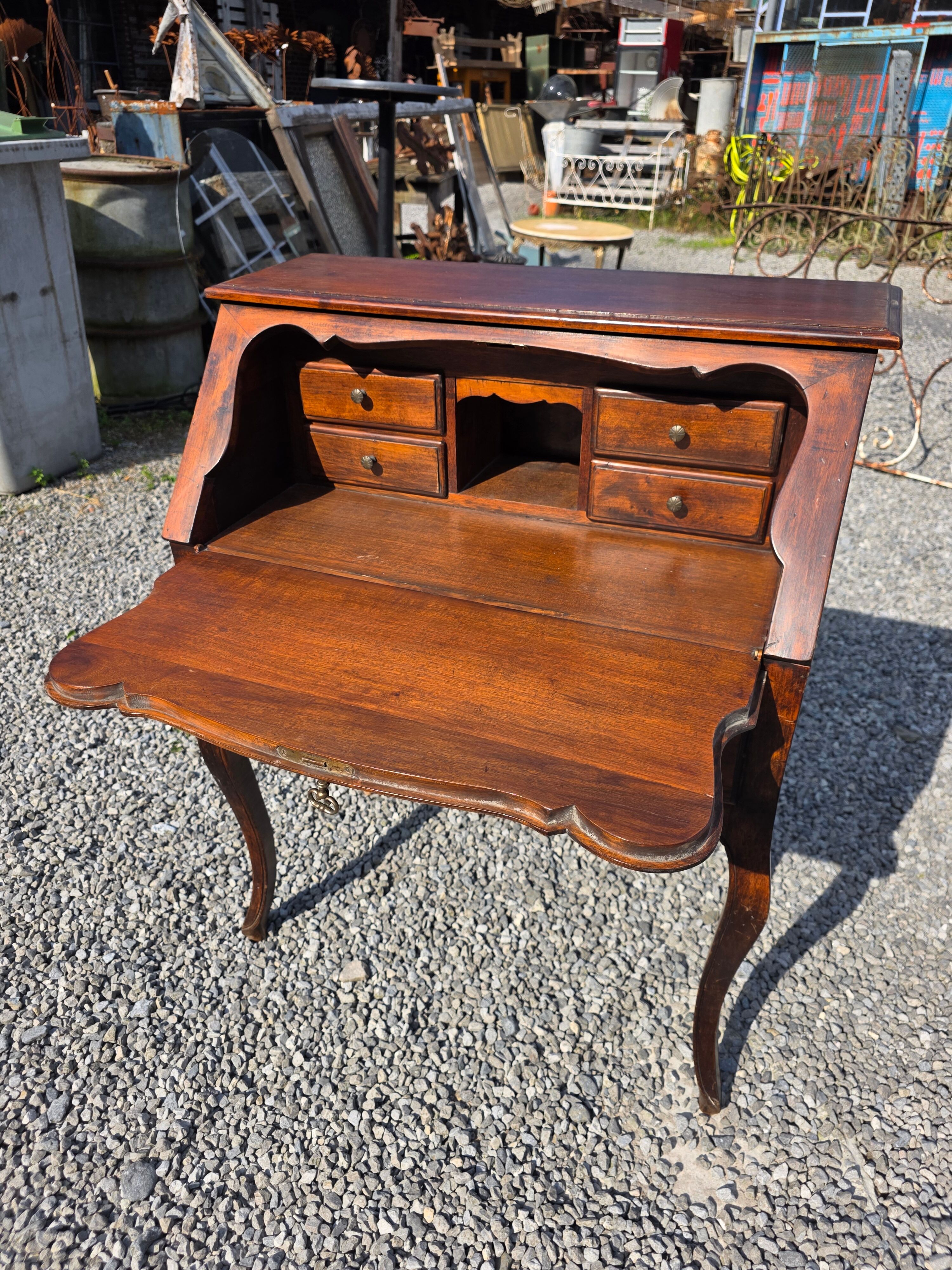 Curved donkey desk in walnut (secretary)