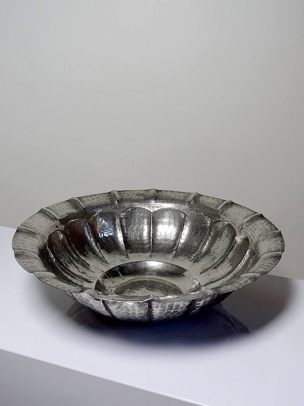 Grande bassine, coupe, Olri Italie vintage Année 50 argentée martelée