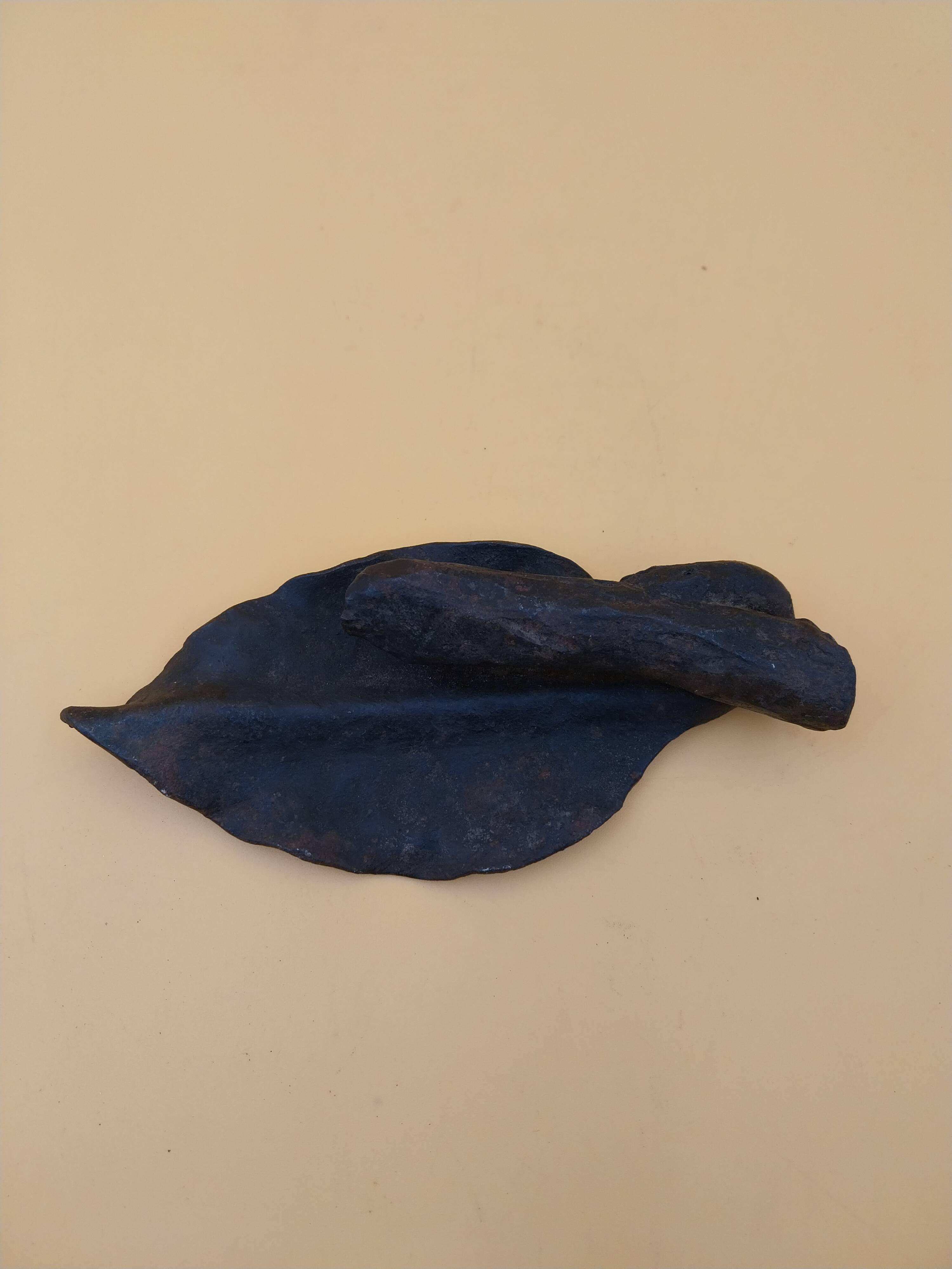 presse papier Sculpture en fonte forme de feuille