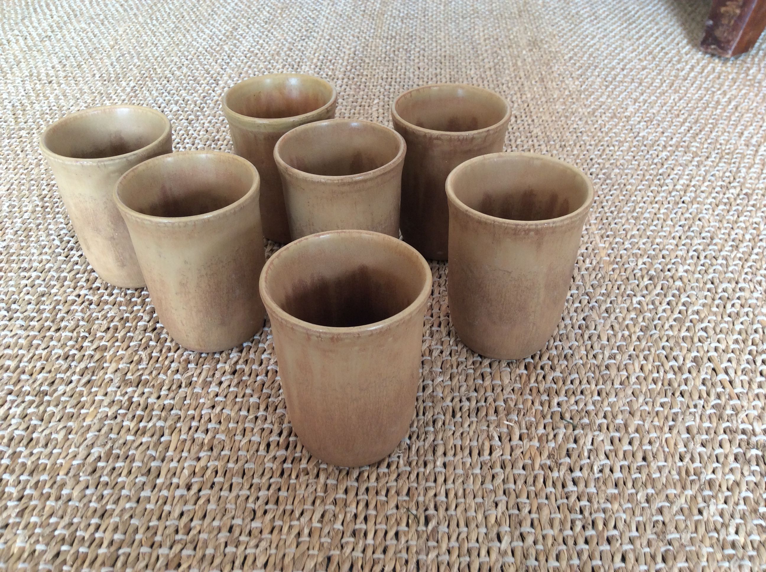 7 tasses en grès