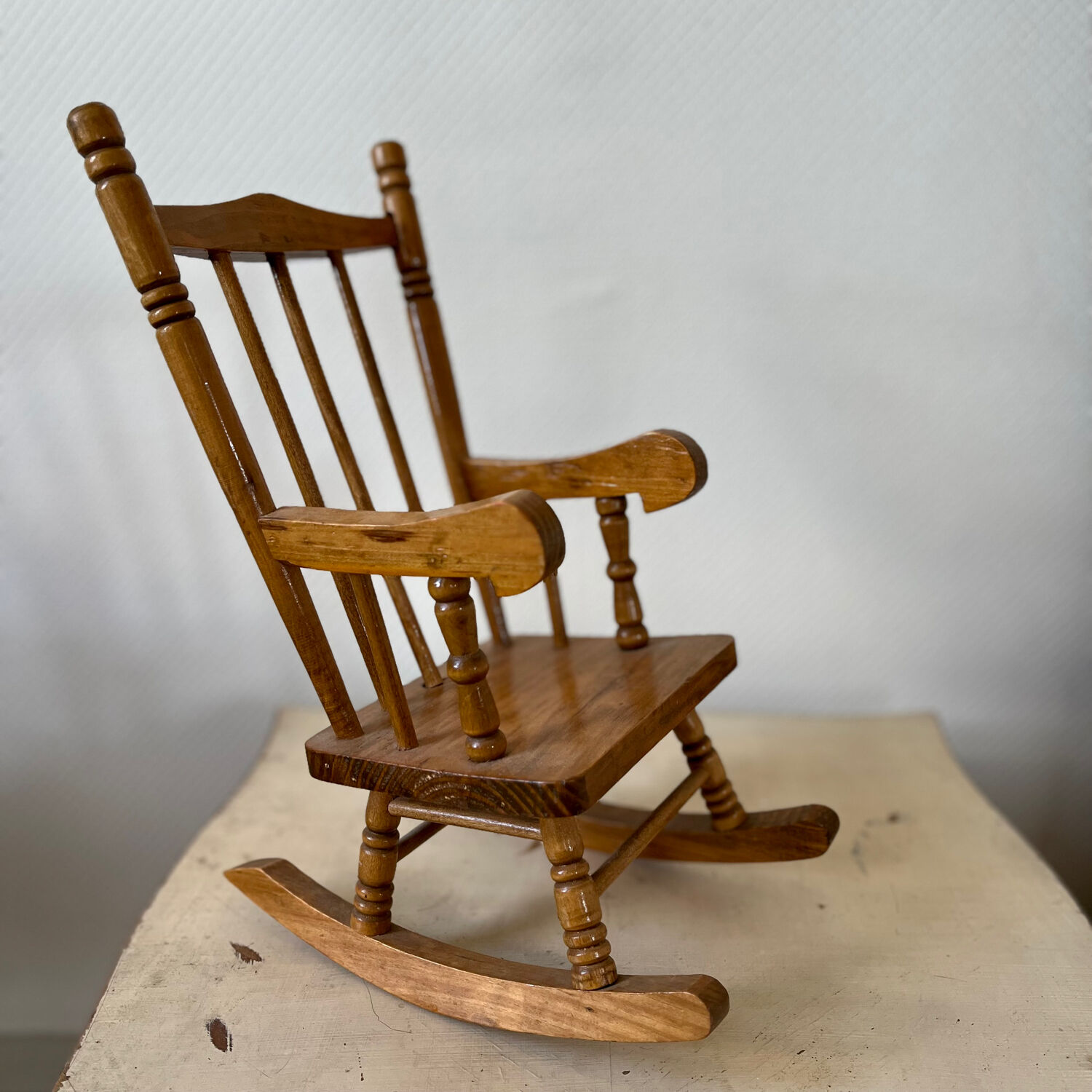 Grande chaise à bascule en bois jouet enfant vintage