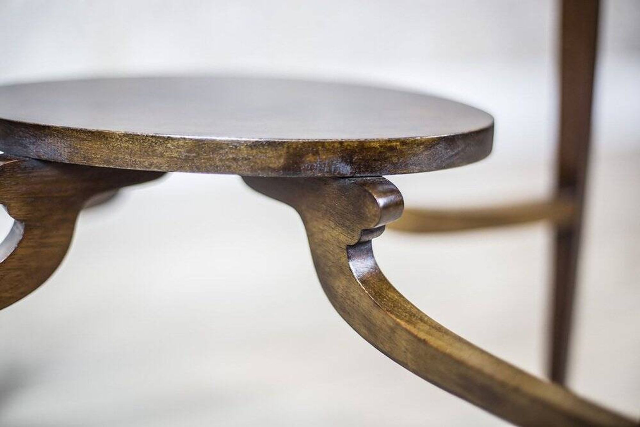 Table d'appoint ovale du 19ème siècle