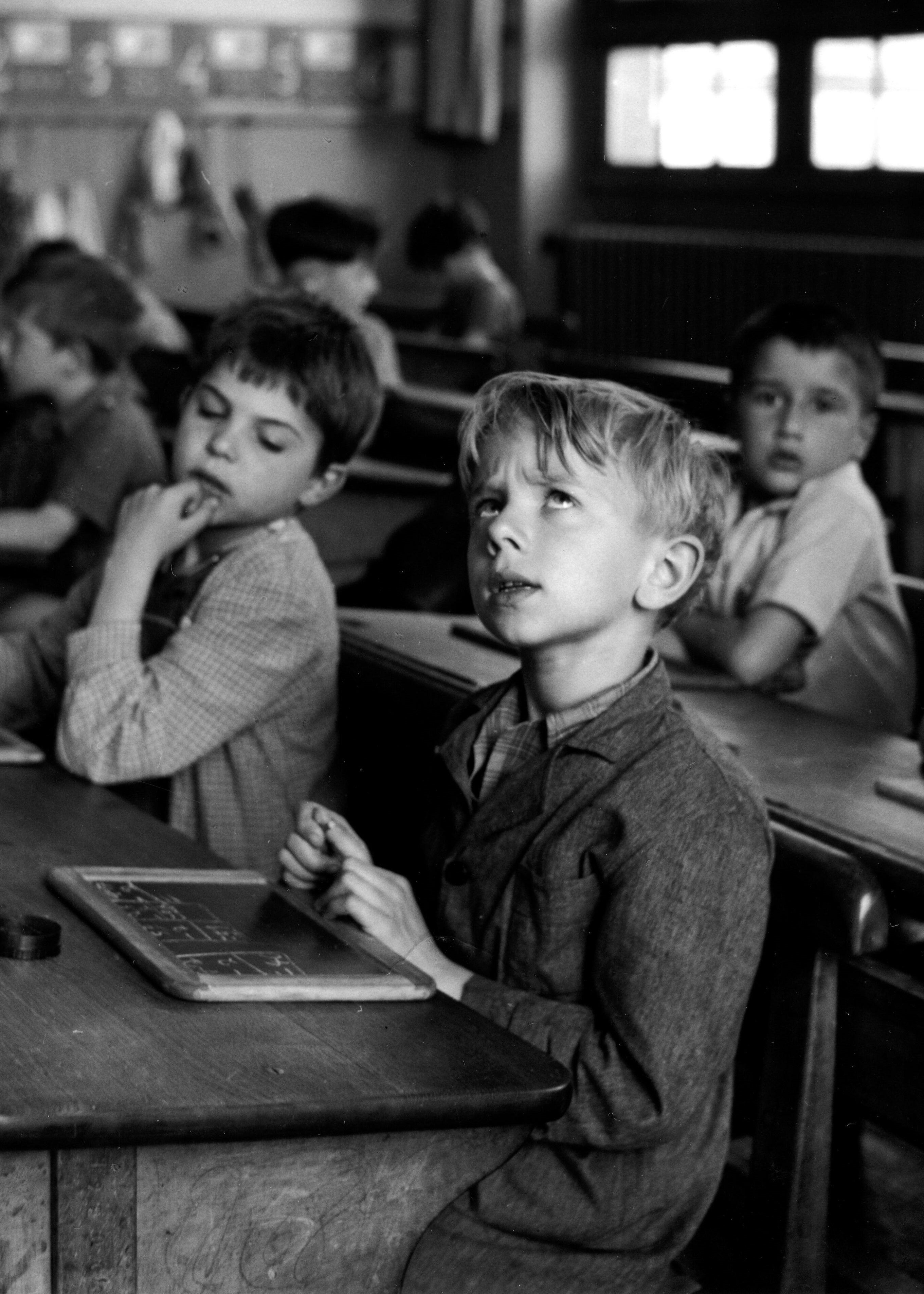 Photographie  "La leçon de calcul" 1956 Hommage à Robert Doisneau    /    15 x 15 cm