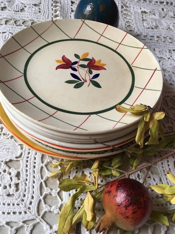 Set of eight plates desserten yellow green and red