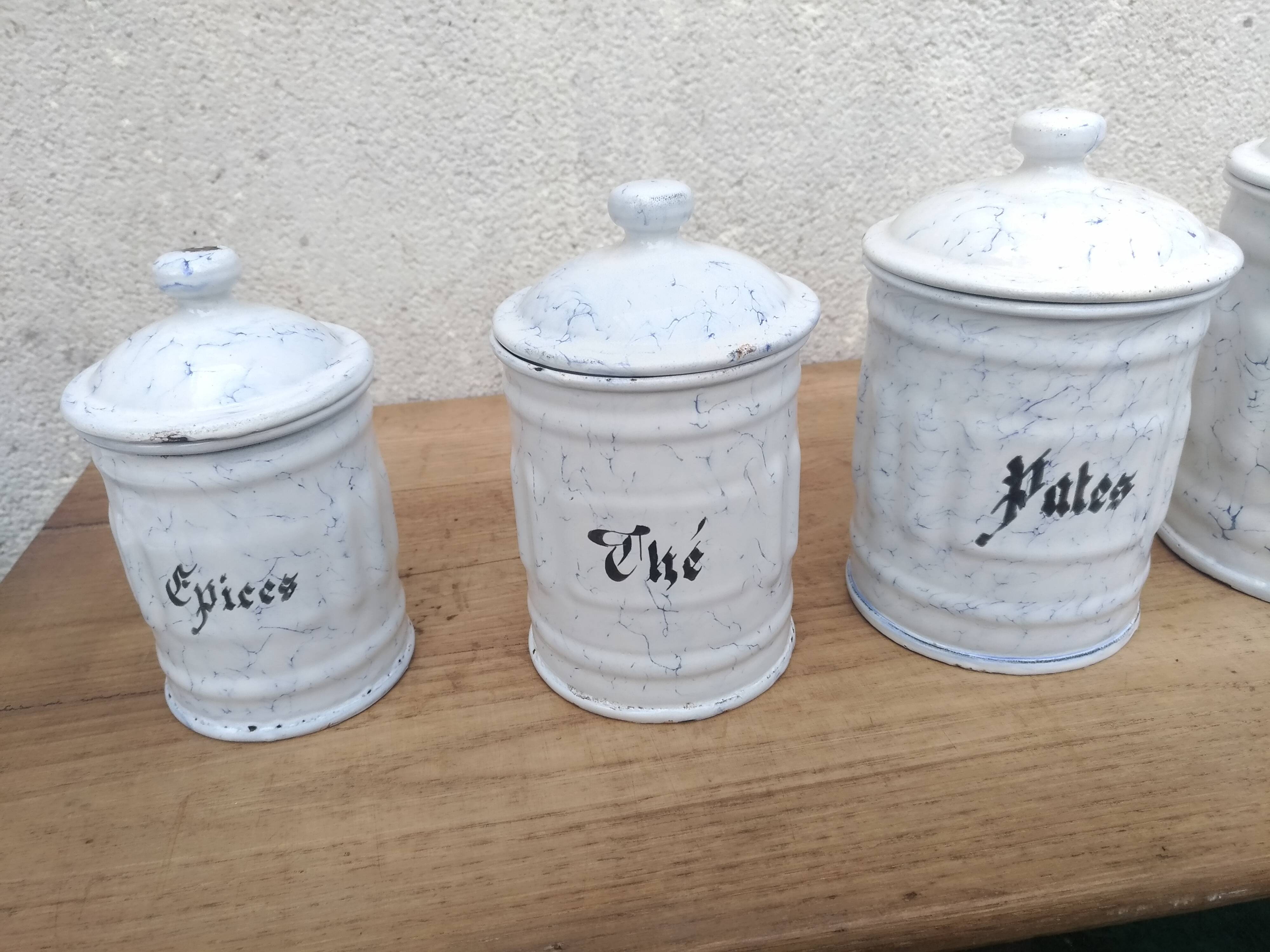 Series of pots a epices