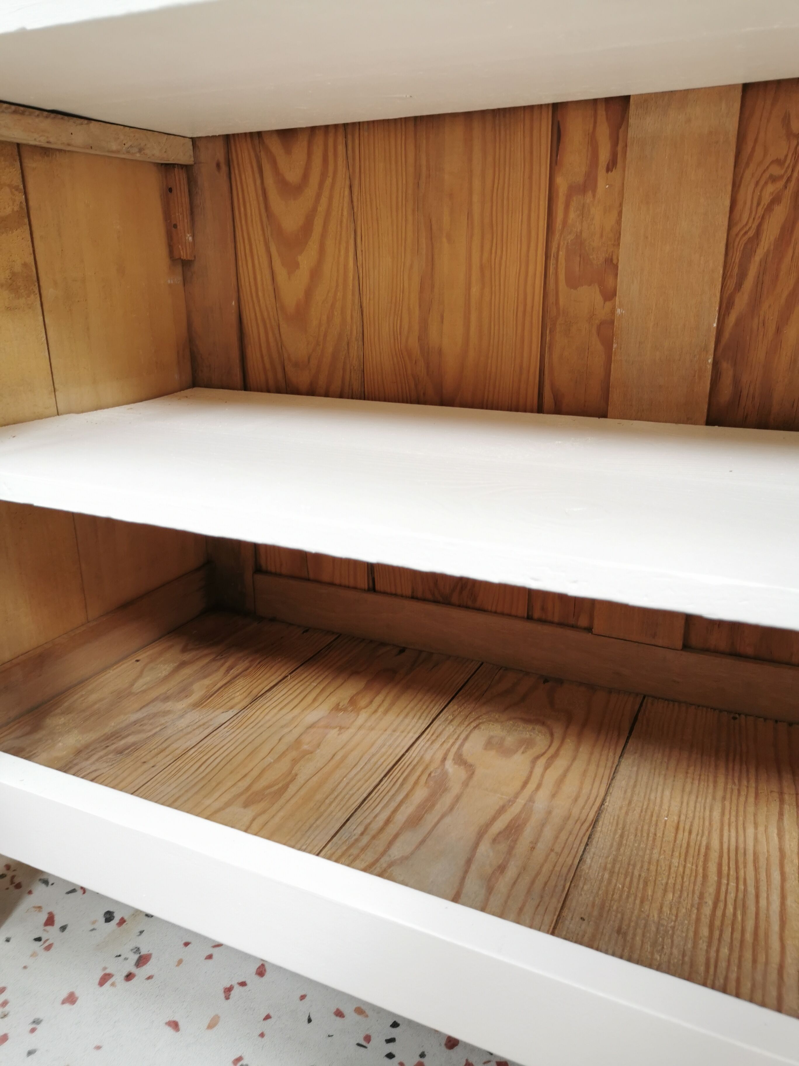 White parisian buffet