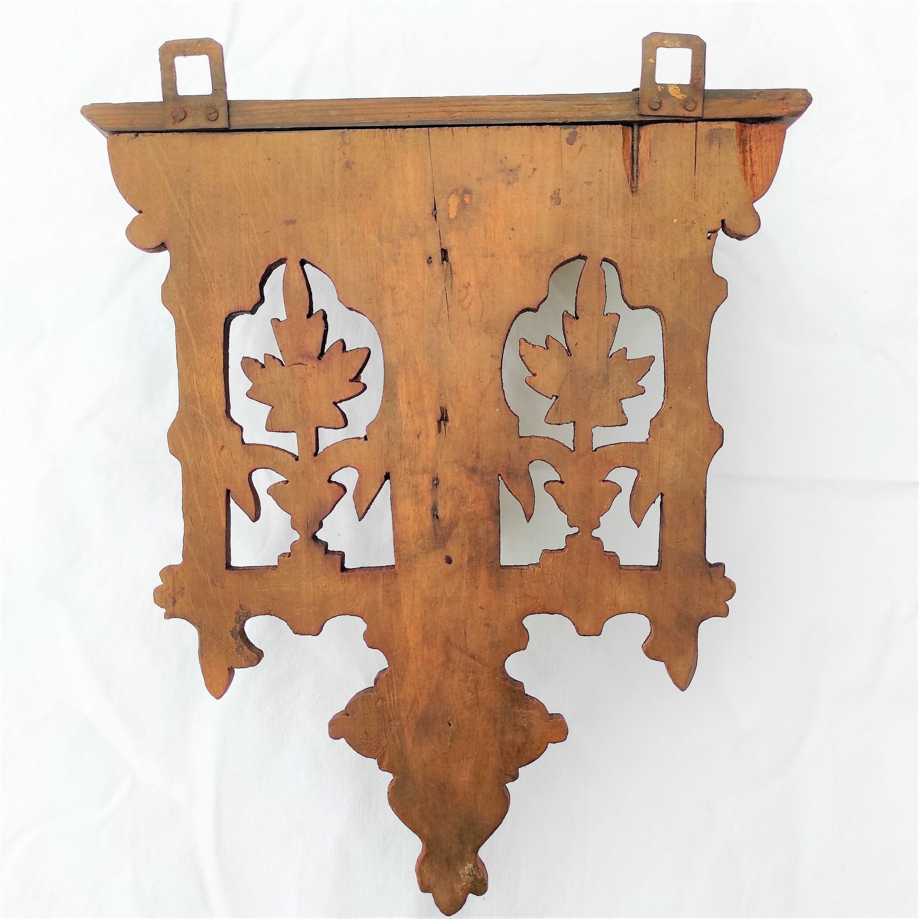 Etagere ancienne murale en bois découpé et sculpté début du 20e siècle