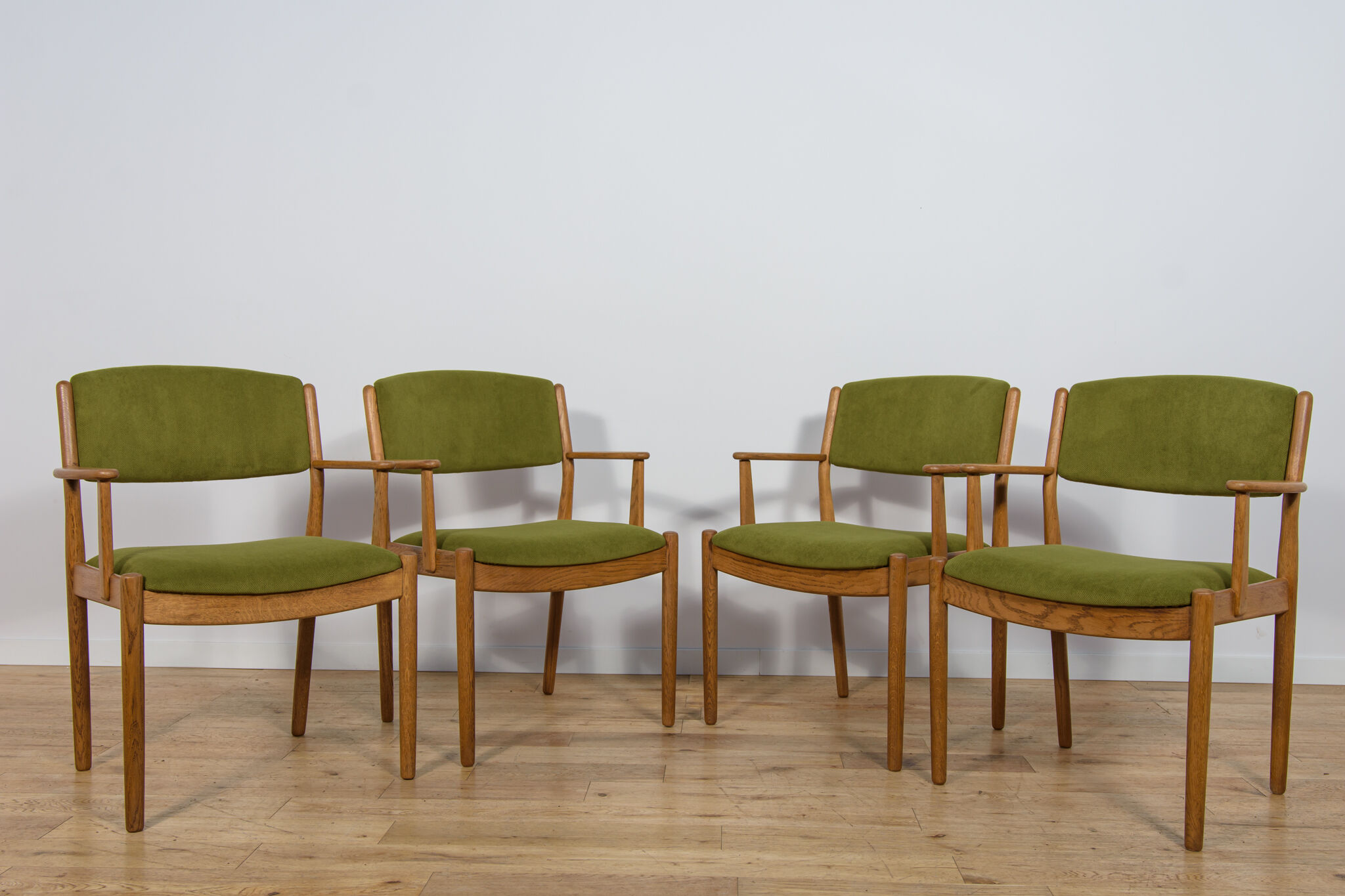 Chaises de salle à manger en chêne du milieu du siècle Modèle J62 par Poul M. Volther pour FDB Mobler, Danemark, années 1960, Ensemble de 4