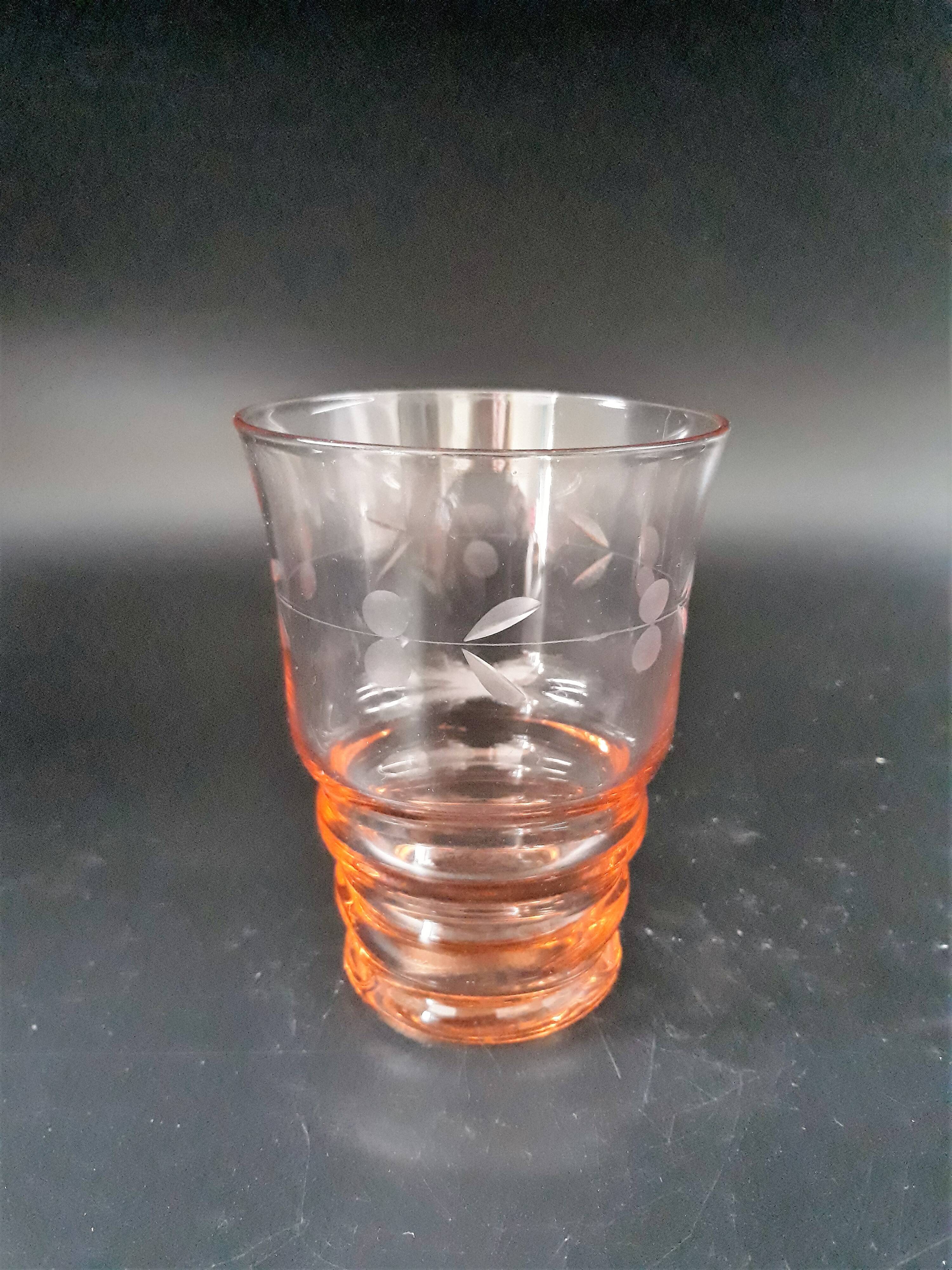 Lot de 5 verres à eau en cristal rose gravé