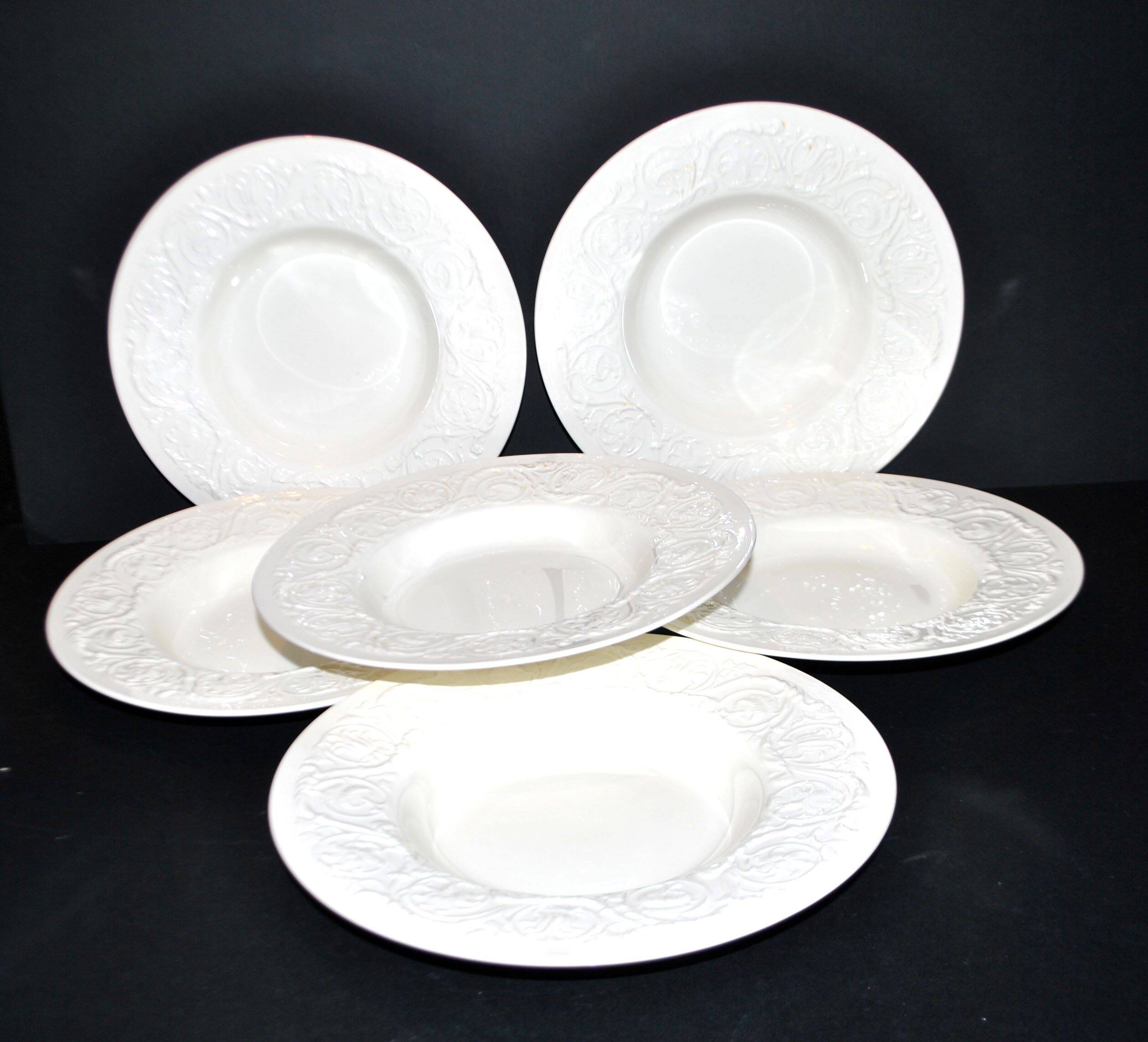Wedgwood set of 6 pasta plates, Patrician garland, England