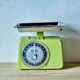 Stube - vintage green kitchen scale in enameled metal - force 10