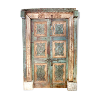 Porte indienne jaune verte sculptee patine d'origine vieux teck
