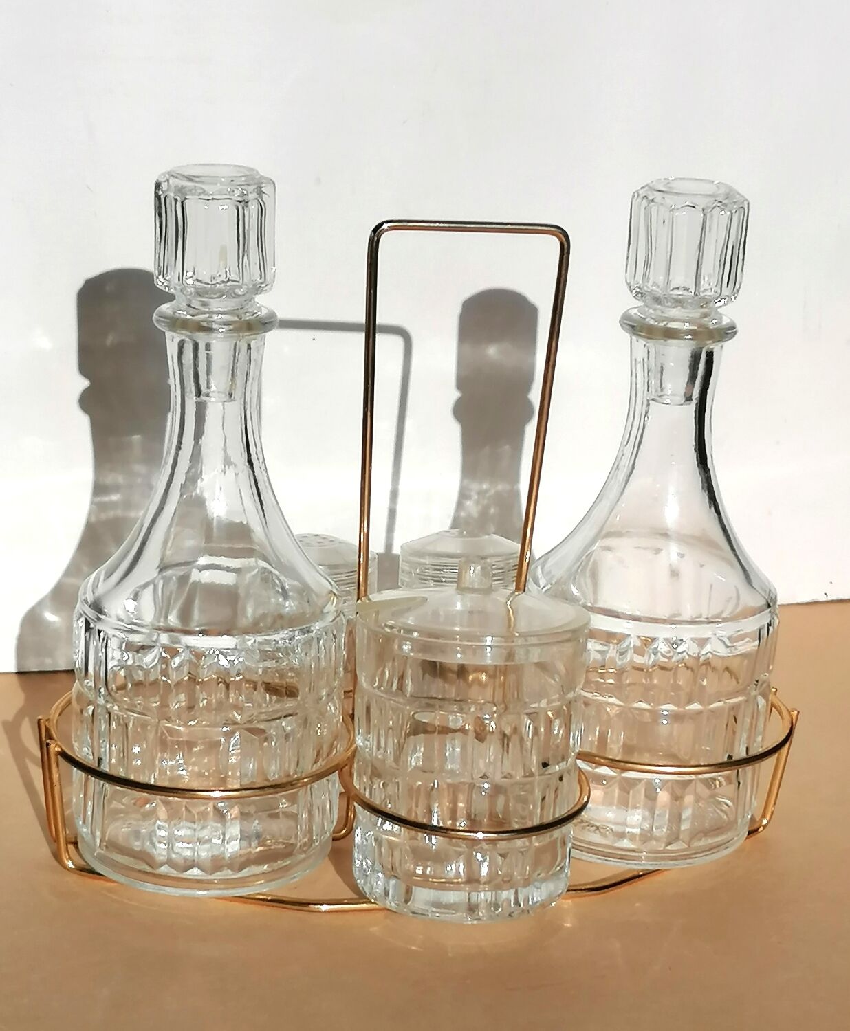 Servant salt shaker pepper golden metal