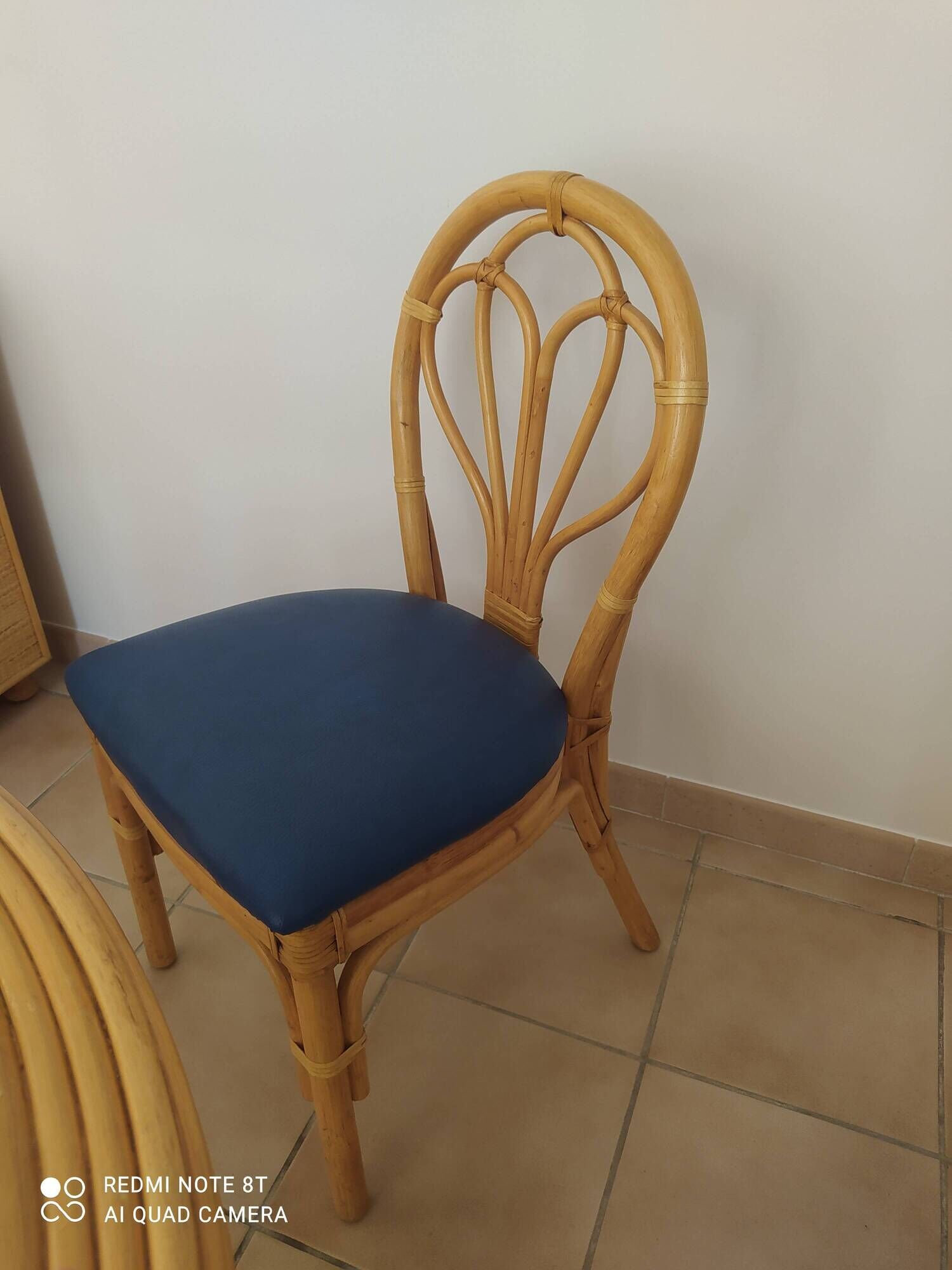 Table de salle à manger en rotin avec 6 chaises en rotin assorti