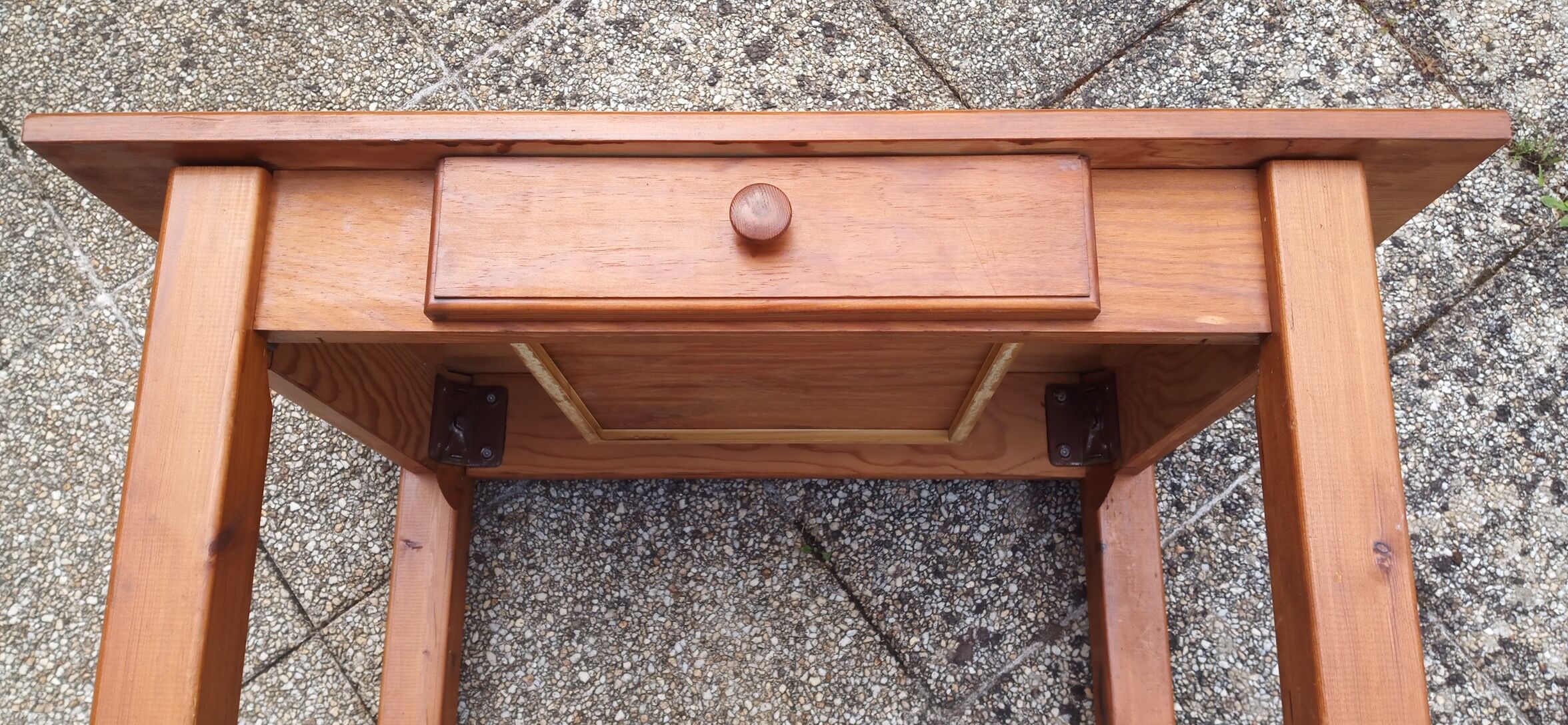 Scandinavian drawer desk