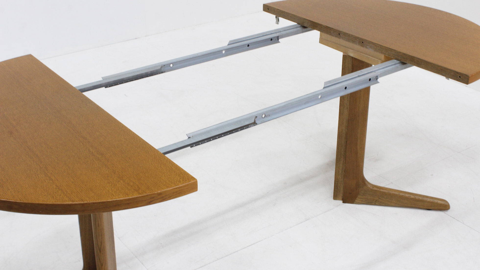 Table à manger ronde extensible danoise vintage des années 1960