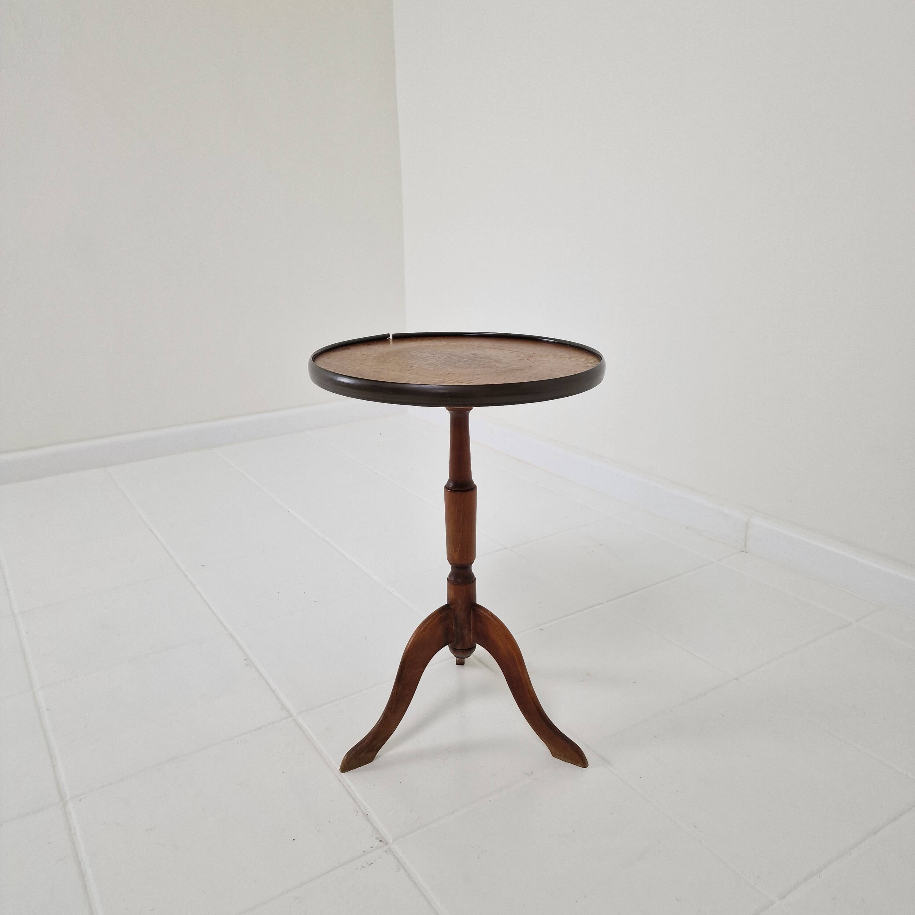 1950s English Mahogany Tripod Table in Georgian Revival Style