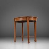 Timeless French Art Deco carved oval side table in oak, 1930s