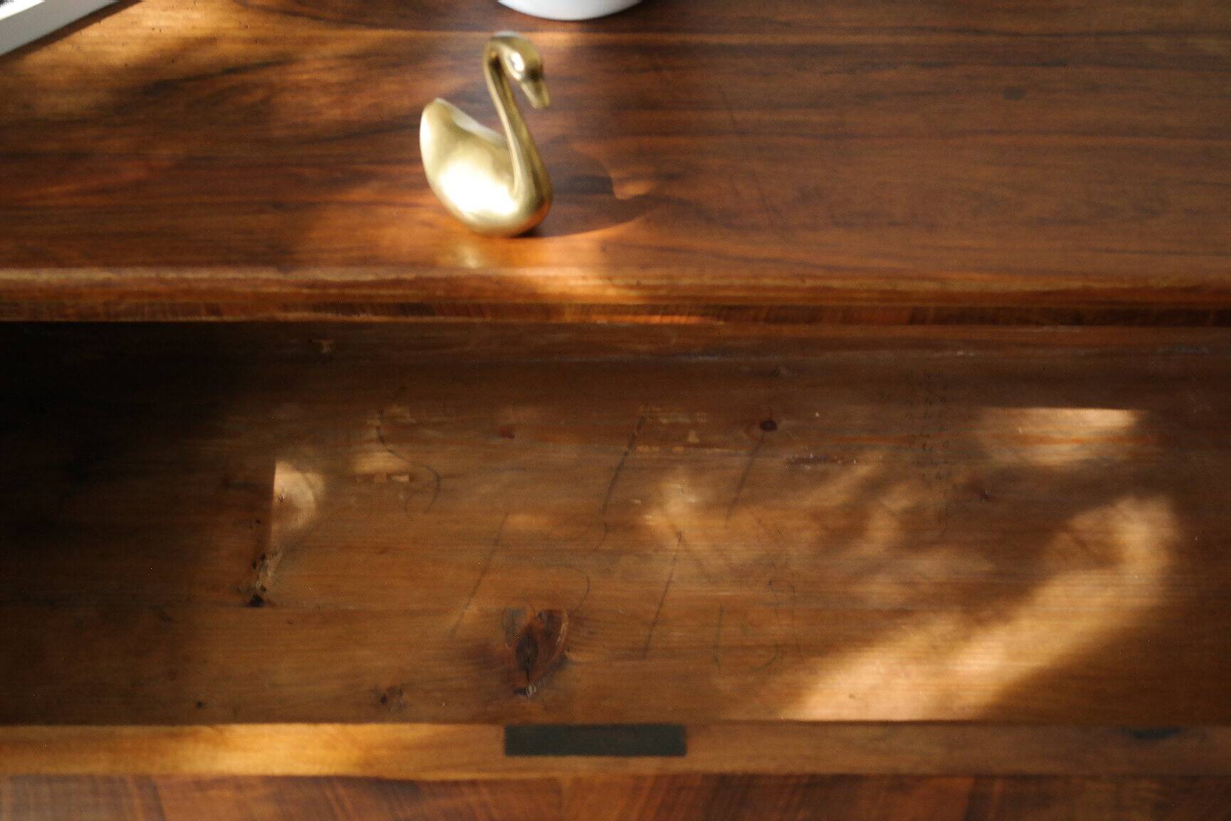 Commode basse en noyer, XXème