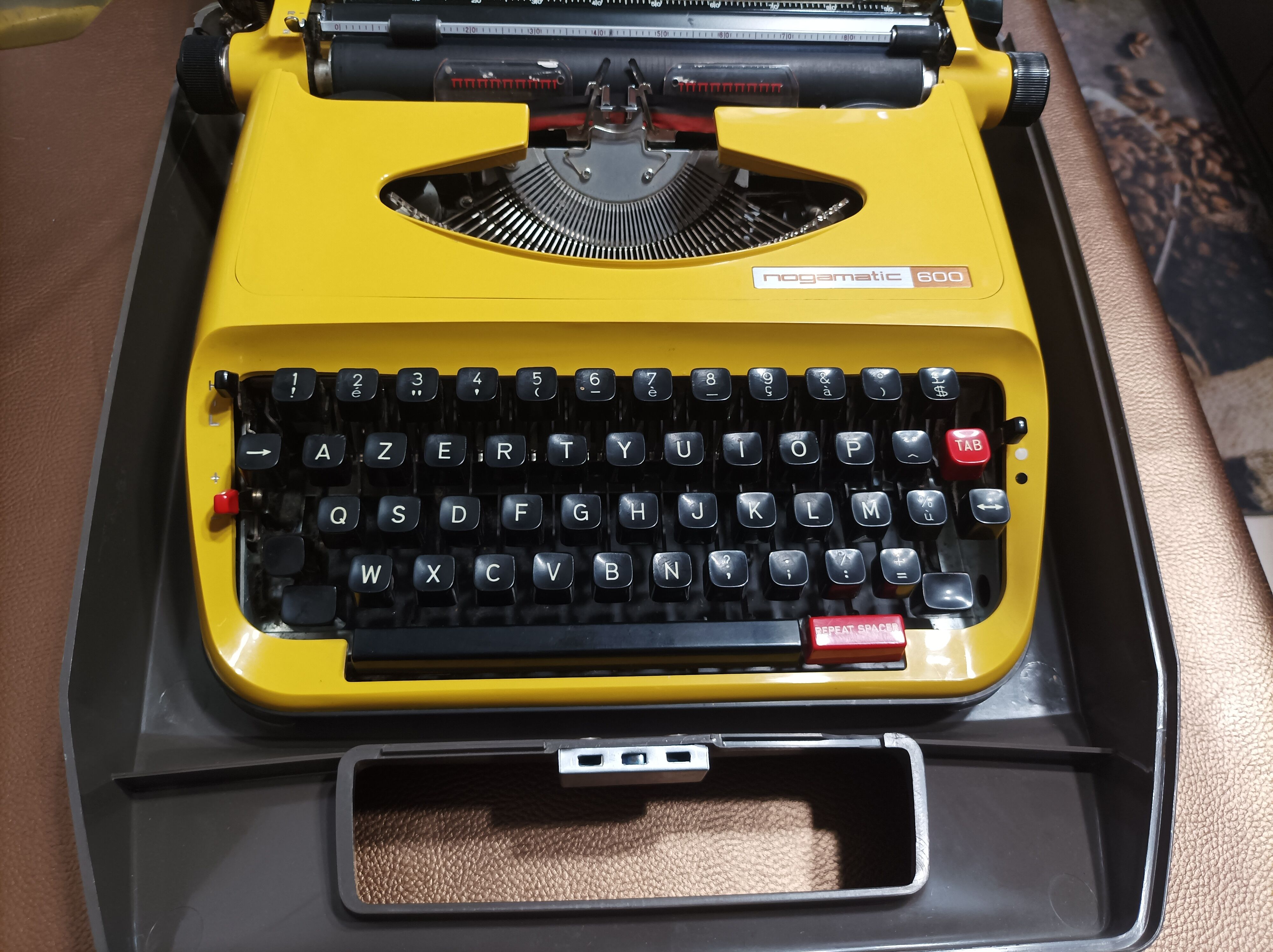 Typewriter Brother Nogamatic 600 Yellow