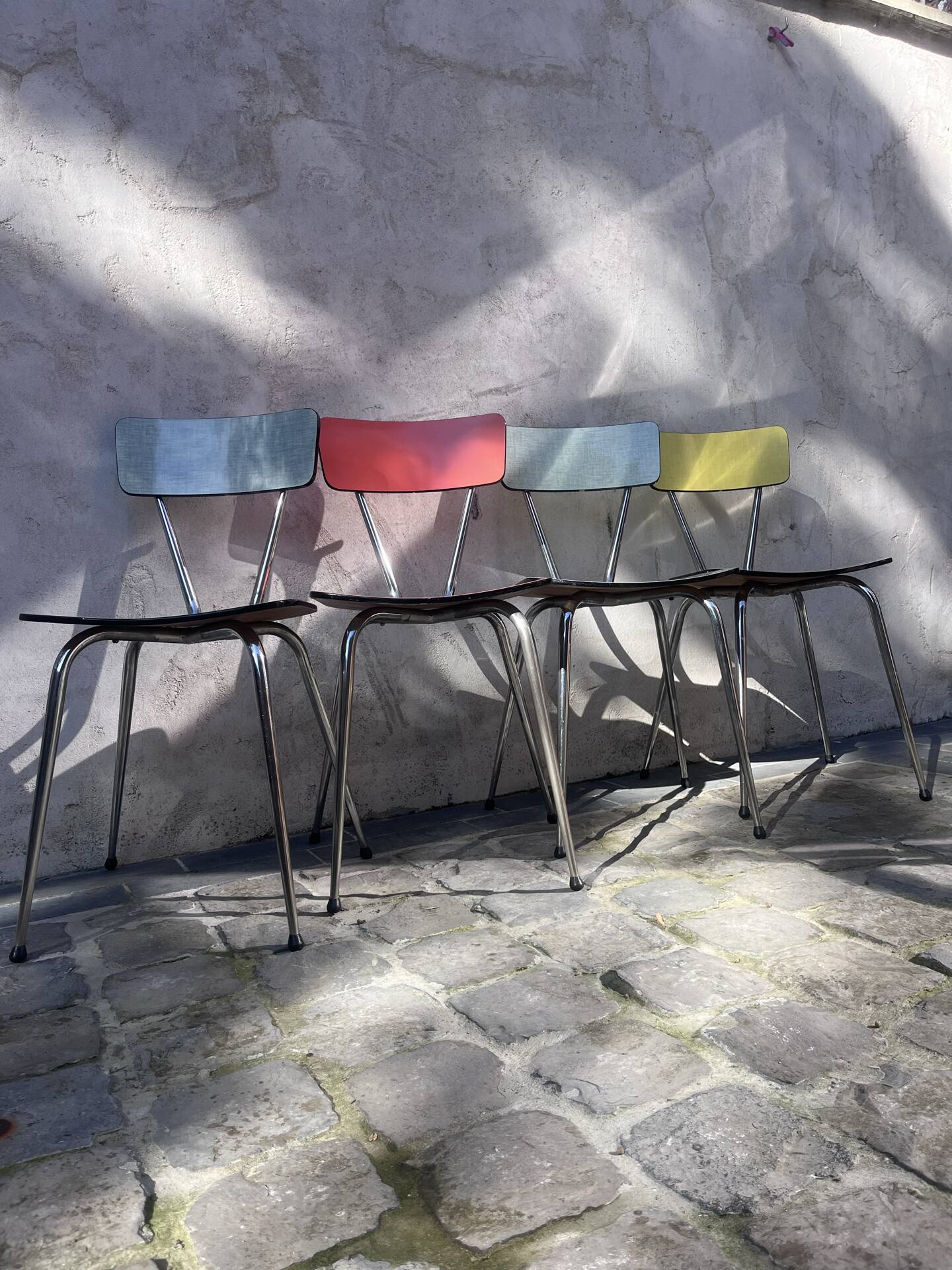 4 chaises en formica