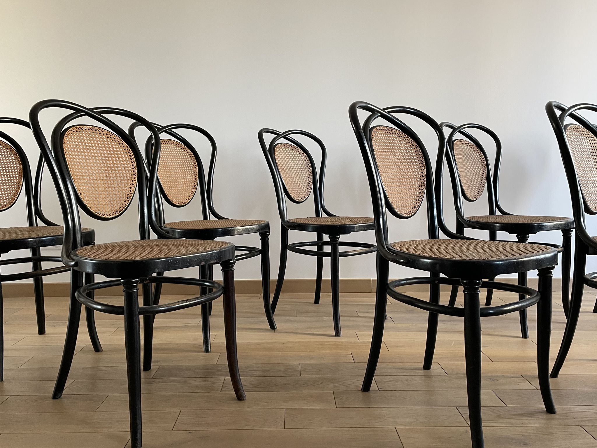 Série de 8 chaises viennoises N.33 de J&J Kohn, 1900
