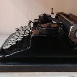 Oven Portable Banker Underwood typewriter