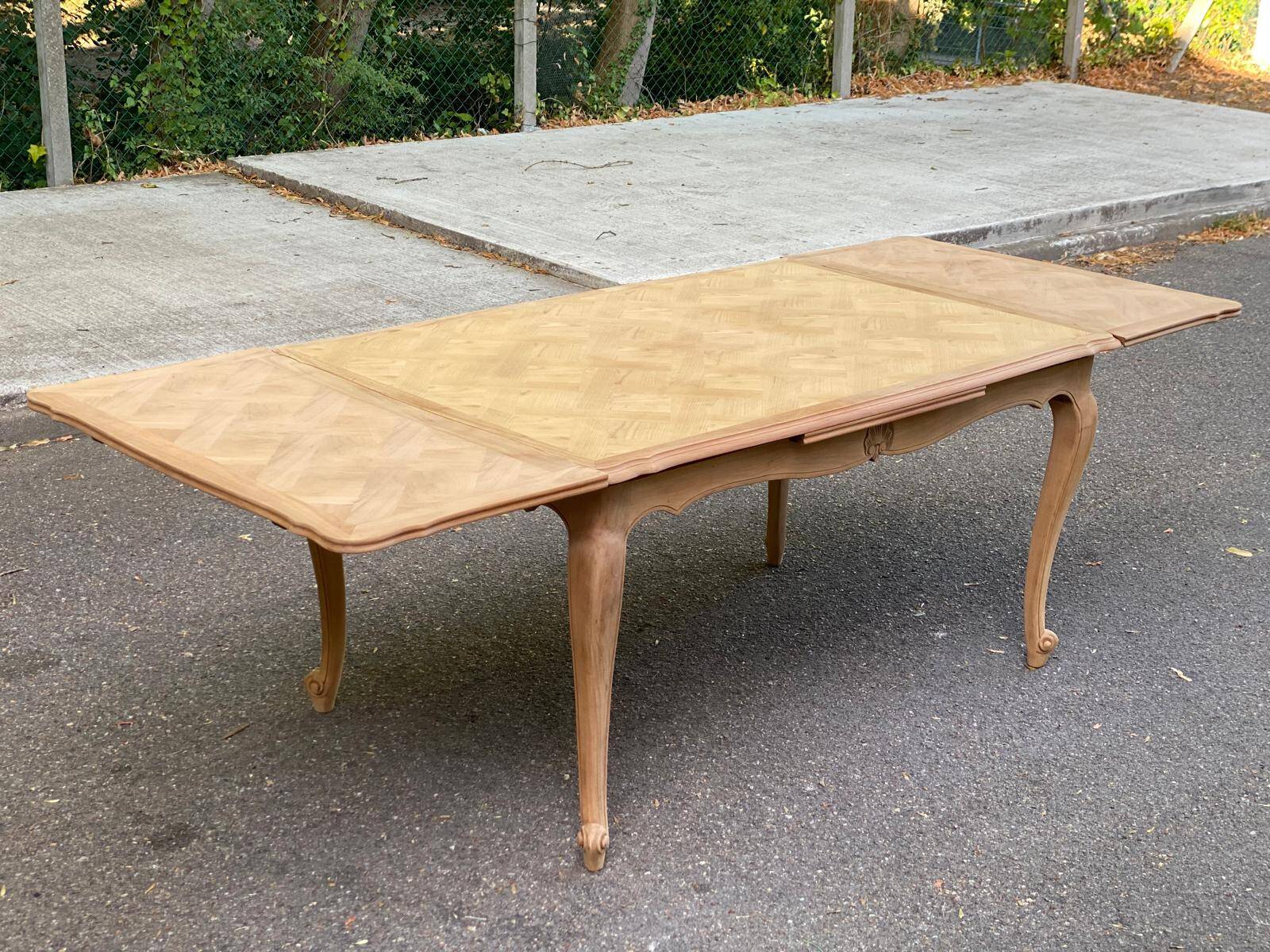 Table à manger Louis XV extensible rénovée en bois brut