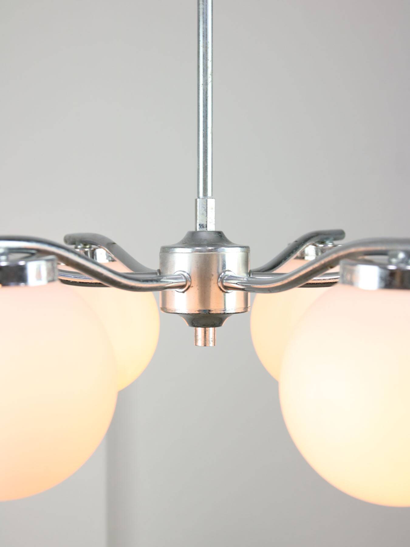 Lustre Vintage en Chrome et Opaline, Italie, années 1970